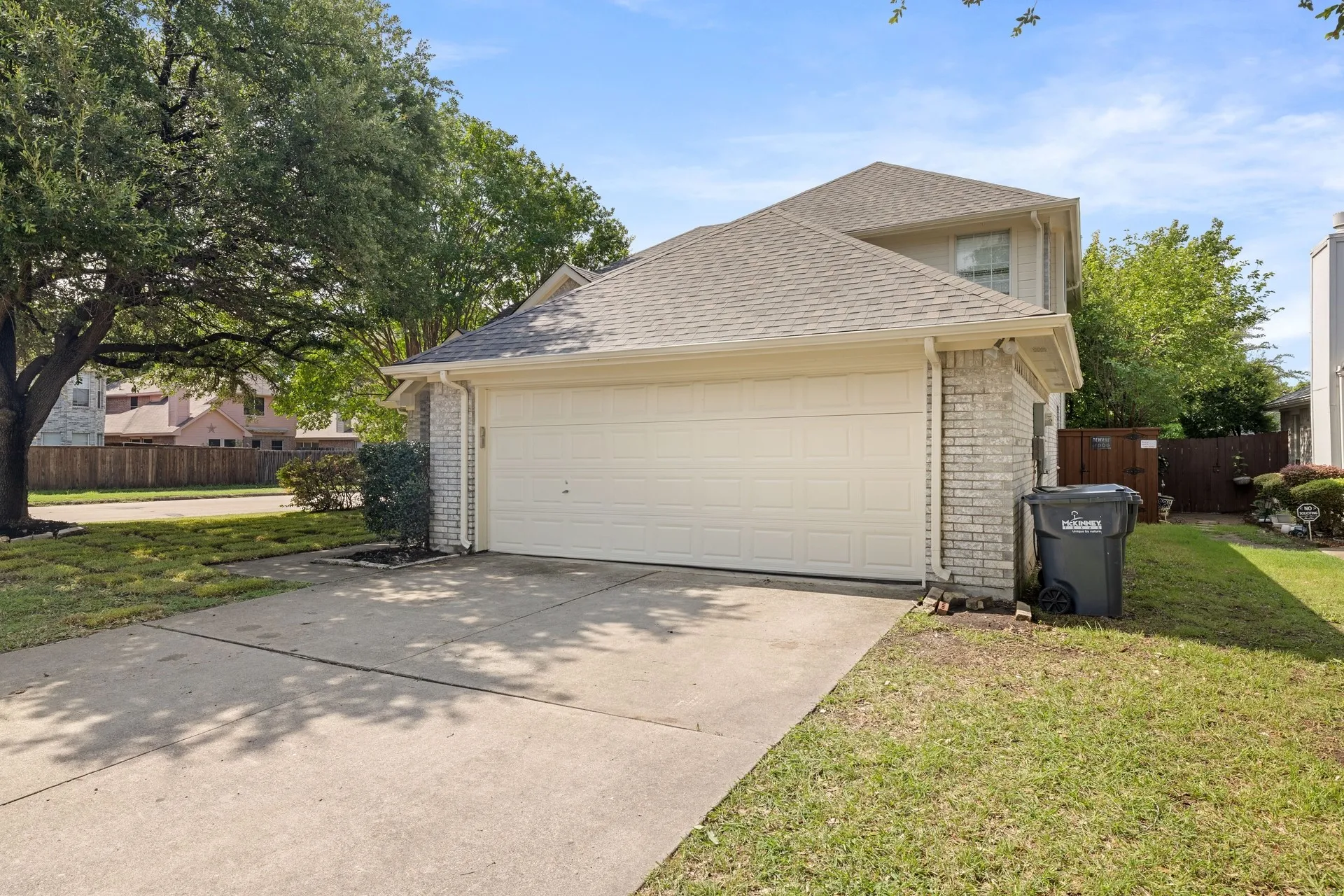 Single Family Residence For Rent in Collin County , 2301 Brookview Drive, Mc Kinney, Texas 75072, 3 Bedroom, 3 Bathroom, 2 Garage spaces, 2,360 Sqft, built in 1998, mls#21414027, Real Estate Agent in Mc Kinney, Homes For Rent in Collin county, Homes For Rent in Mc Kinney, Realtor in Mc Kinney Texas, Real Estate Brokerage Independent Realty Texas, Luminita Cordes Realtor