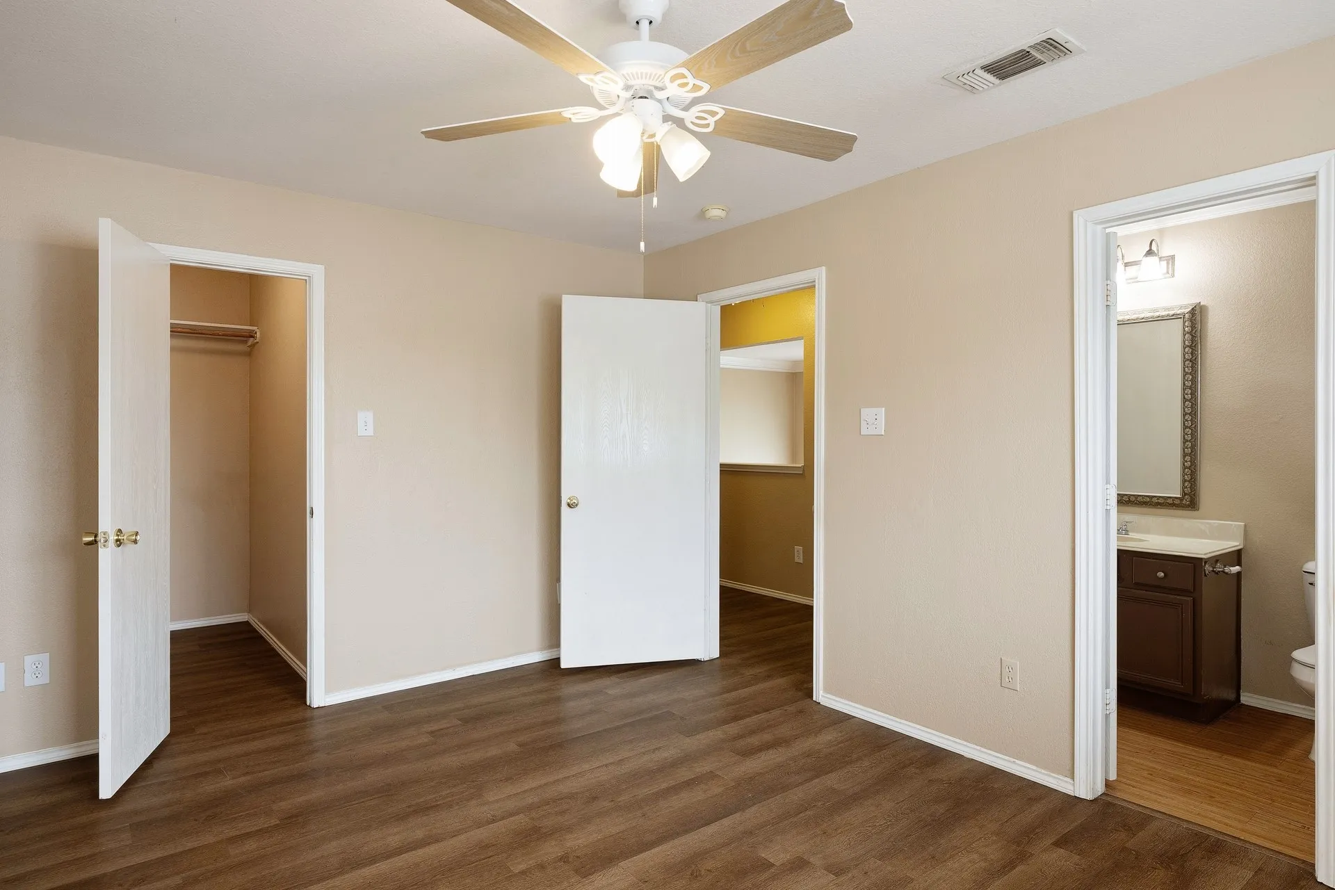 Single Family Residence For Rent in Collin County , 2301 Brookview Drive, Mc Kinney, Texas 75072, 3 Bedroom, 3 Bathroom, 2 Garage spaces, 2,360 Sqft, built in 1998, mls#21414027, Real Estate Agent in Mc Kinney, Homes For Rent in Collin county, Homes For Rent in Mc Kinney, Realtor in Mc Kinney Texas, Real Estate Brokerage Independent Realty Texas, Luminita Cordes Realtor