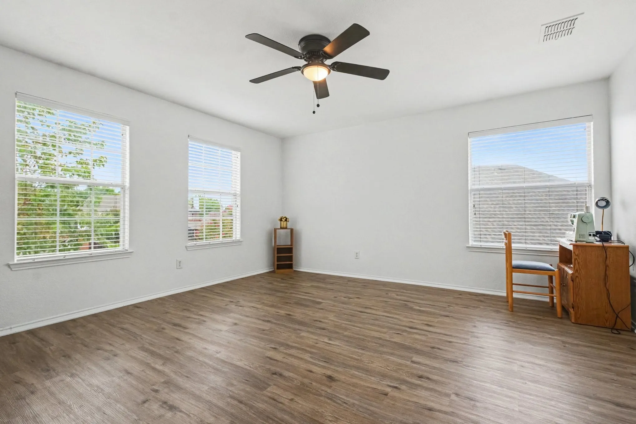 Single Family Residence For Sale in Collin County , 3148 Paradise Valley Drive, Plano, Texas 75025, 5 Bedroom, 4 Bathroom, 2 Garage spaces, 3,240 Sqft, built in 2000, mls#21413781, Real Estate Agent in Plano, Homes For Sale in Collin county, Homes For Sale in Plano, Realtor in Plano Texas, Real Estate Brokerage Independent Realty Texas, Luminita Cordes Realtor