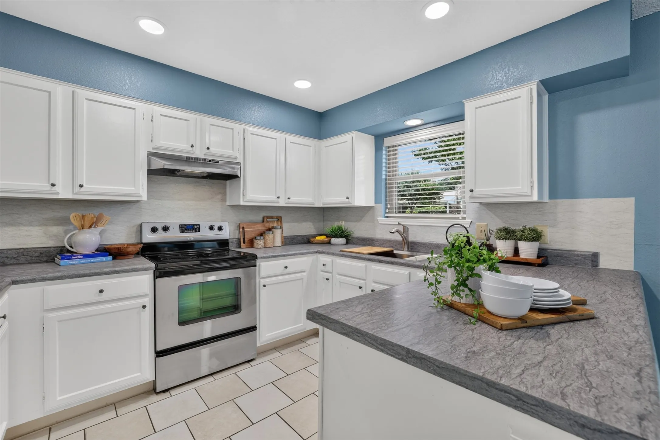 Single Family Residence For Sale in Collin County , 1600 Vera Cruz Drive, Plano, Texas 75074, 3 Bedroom, 2 Bathroom, 2 Garage spaces, 1,455 Sqft, built in 1984, mls#21413619, Real Estate Agent in Plano, Homes For Sale in Collin county, Homes For Sale in Plano, Realtor in Plano Texas, Real Estate Brokerage Independent Realty Texas, Luminita Cordes Realtor