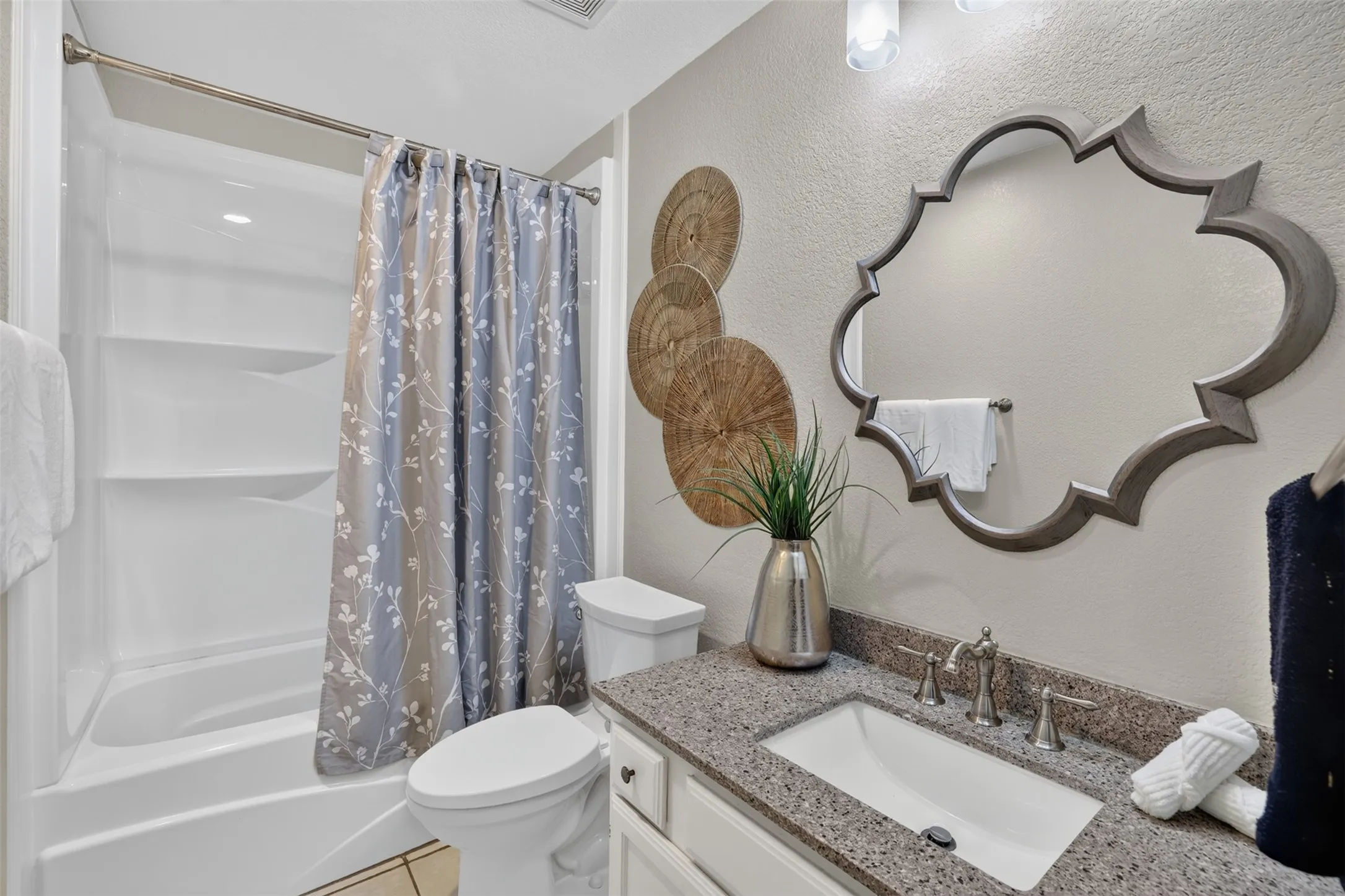 Single Family Residence For Sale in Collin County , 1600 Vera Cruz Drive, Plano, Texas 75074, 3 Bedroom, 2 Bathroom, 2 Garage spaces, 1,455 Sqft, built in 1984, mls#21413619, Real Estate Agent in Plano, Homes For Sale in Collin county, Homes For Sale in Plano, Realtor in Plano Texas, Real Estate Brokerage Independent Realty Texas, Luminita Cordes Realtor
