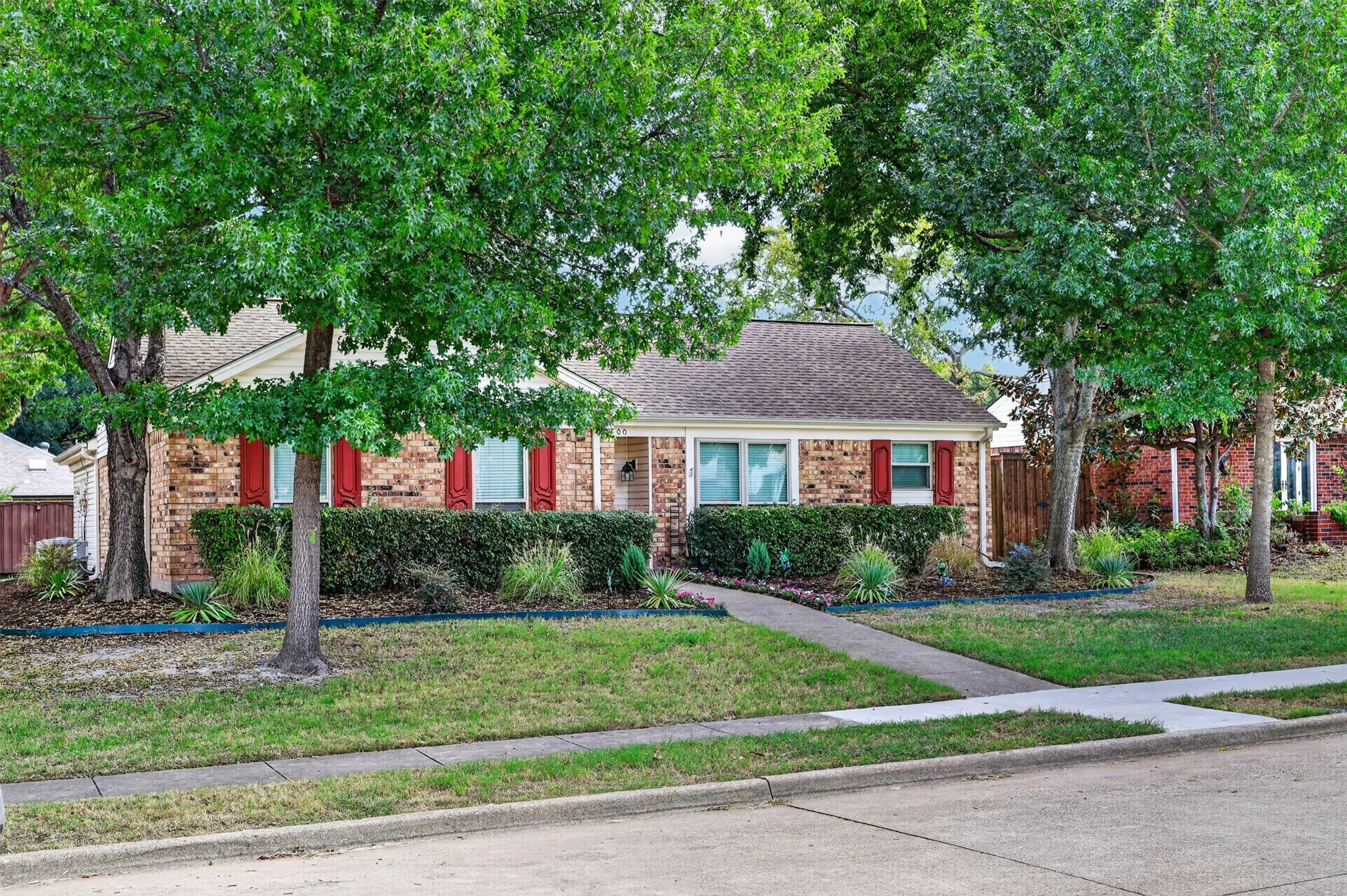 Single Family Residence For Sale in Collin County , 1600 Vera Cruz Drive, Plano, Texas 75074, 3 Bedroom, 2 Bathroom, 2 Garage spaces, 1,455 Sqft, built in 1984, mls#21413619, Real Estate Agent in Plano, Homes For Sale in Collin county, Homes For Sale in Plano, Realtor in Plano Texas, Real Estate Brokerage Independent Realty Texas, Luminita Cordes Realtor