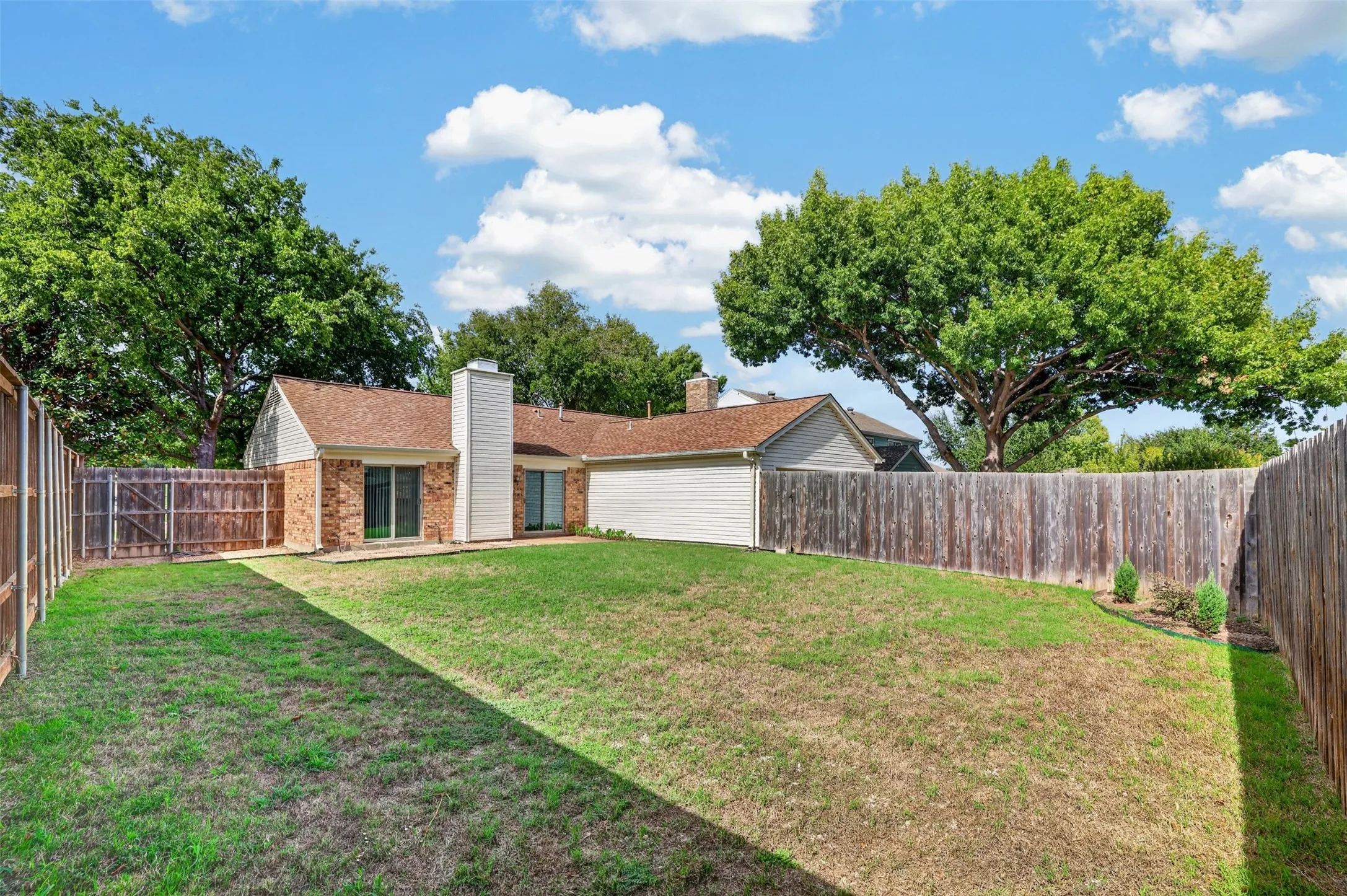 Single Family Residence For Sale in Collin County , 1600 Vera Cruz Drive, Plano, Texas 75074, 3 Bedroom, 2 Bathroom, 2 Garage spaces, 1,455 Sqft, built in 1984, mls#21413619, Real Estate Agent in Plano, Homes For Sale in Collin county, Homes For Sale in Plano, Realtor in Plano Texas, Real Estate Brokerage Independent Realty Texas, Luminita Cordes Realtor