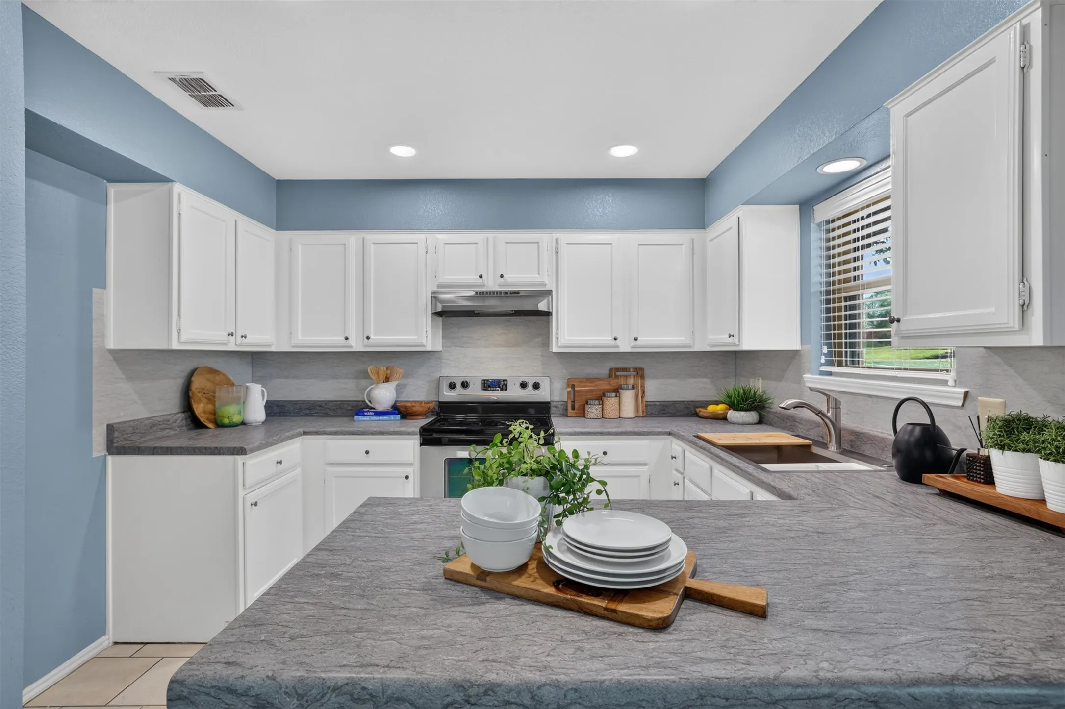 Single Family Residence For Sale in Collin County , 1600 Vera Cruz Drive, Plano, Texas 75074, 3 Bedroom, 2 Bathroom, 2 Garage spaces, 1,455 Sqft, built in 1984, mls#21413619, Real Estate Agent in Plano, Homes For Sale in Collin county, Homes For Sale in Plano, Realtor in Plano Texas, Real Estate Brokerage Independent Realty Texas, Luminita Cordes Realtor