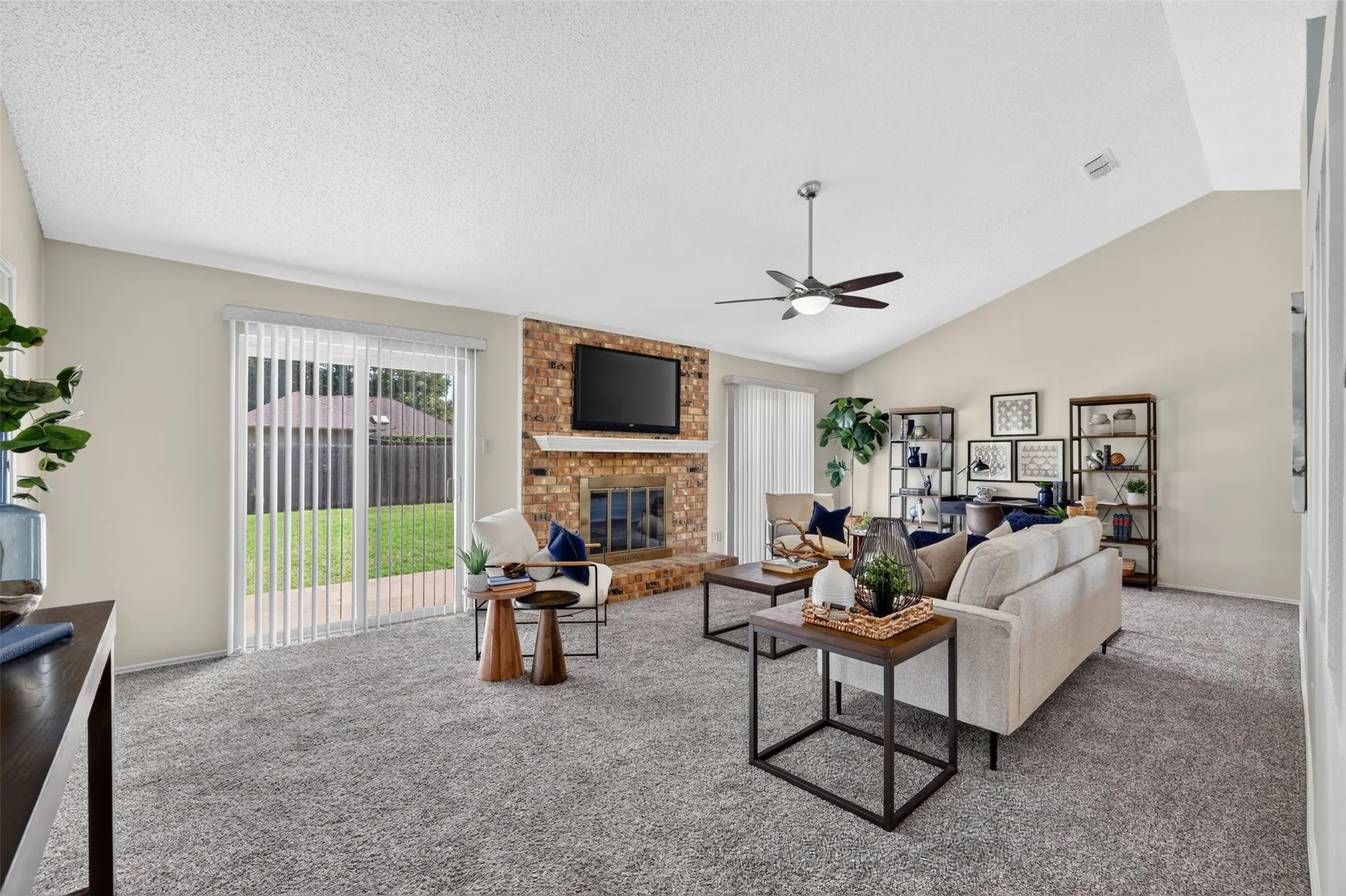 Single Family Residence For Sale in Collin County , 1600 Vera Cruz Drive, Plano, Texas 75074, 3 Bedroom, 2 Bathroom, 2 Garage spaces, 1,455 Sqft, built in 1984, mls#21413619, Real Estate Agent in Plano, Homes For Sale in Collin county, Homes For Sale in Plano, Realtor in Plano Texas, Real Estate Brokerage Independent Realty Texas, Luminita Cordes Realtor