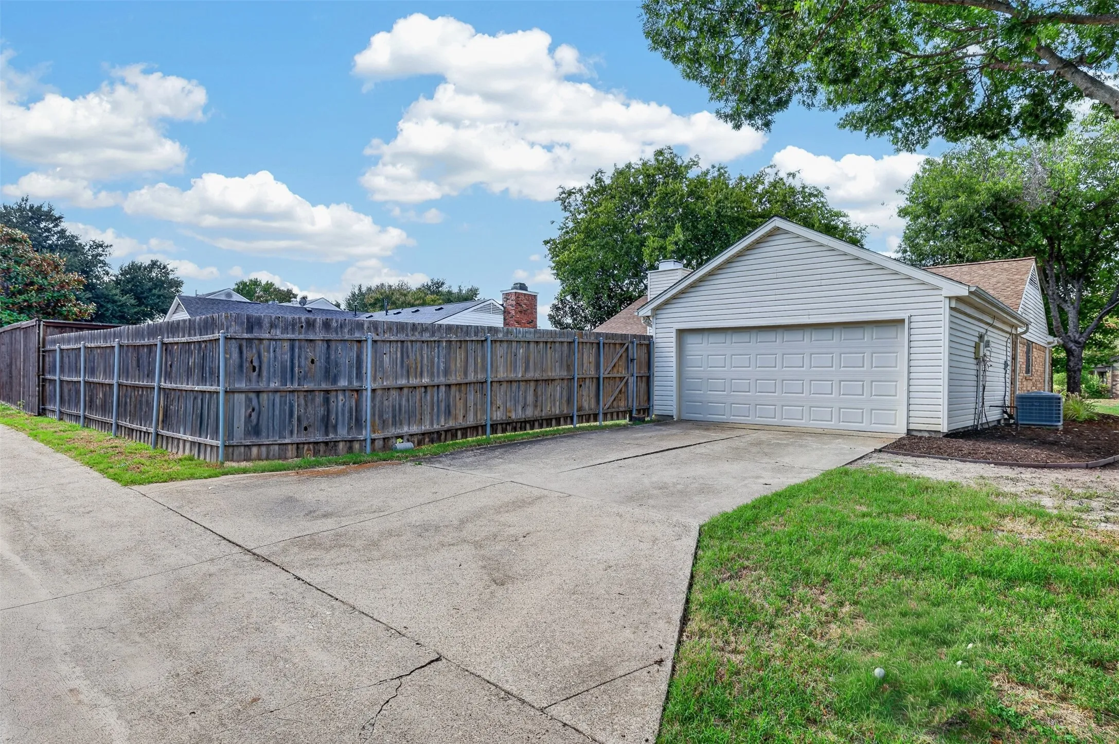 Single Family Residence For Sale in Collin County , 1600 Vera Cruz Drive, Plano, Texas 75074, 3 Bedroom, 2 Bathroom, 2 Garage spaces, 1,455 Sqft, built in 1984, mls#21413619, Real Estate Agent in Plano, Homes For Sale in Collin county, Homes For Sale in Plano, Realtor in Plano Texas, Real Estate Brokerage Independent Realty Texas, Luminita Cordes Realtor