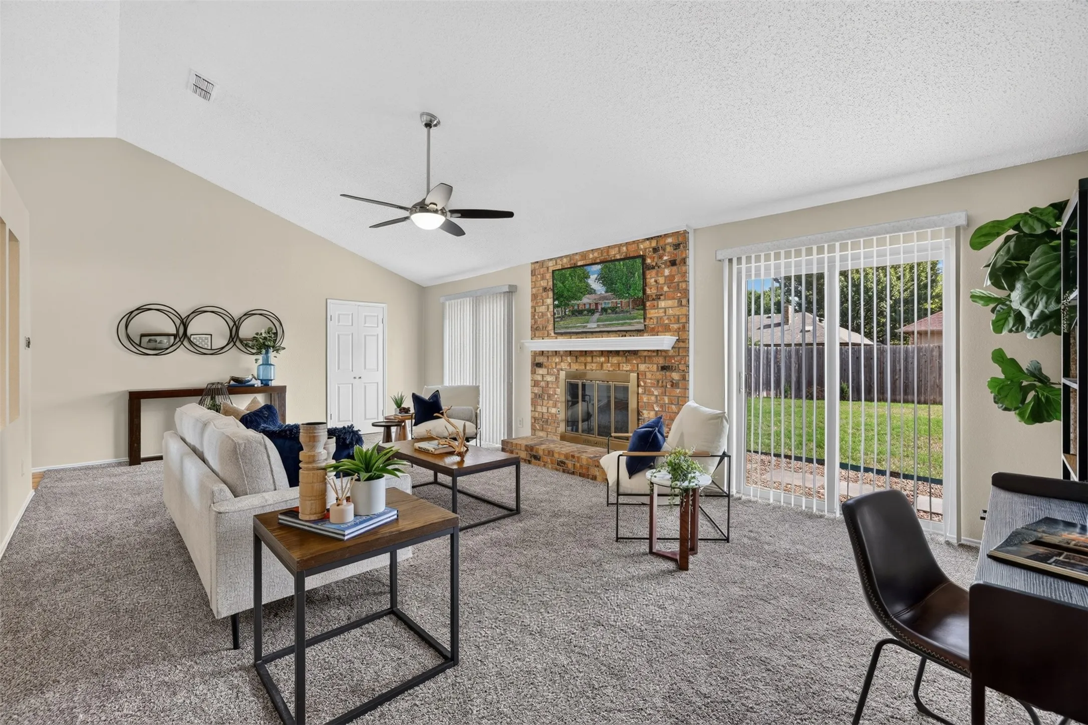 Single Family Residence For Sale in Collin County , 1600 Vera Cruz Drive, Plano, Texas 75074, 3 Bedroom, 2 Bathroom, 2 Garage spaces, 1,455 Sqft, built in 1984, mls#21413619, Real Estate Agent in Plano, Homes For Sale in Collin county, Homes For Sale in Plano, Realtor in Plano Texas, Real Estate Brokerage Independent Realty Texas, Luminita Cordes Realtor