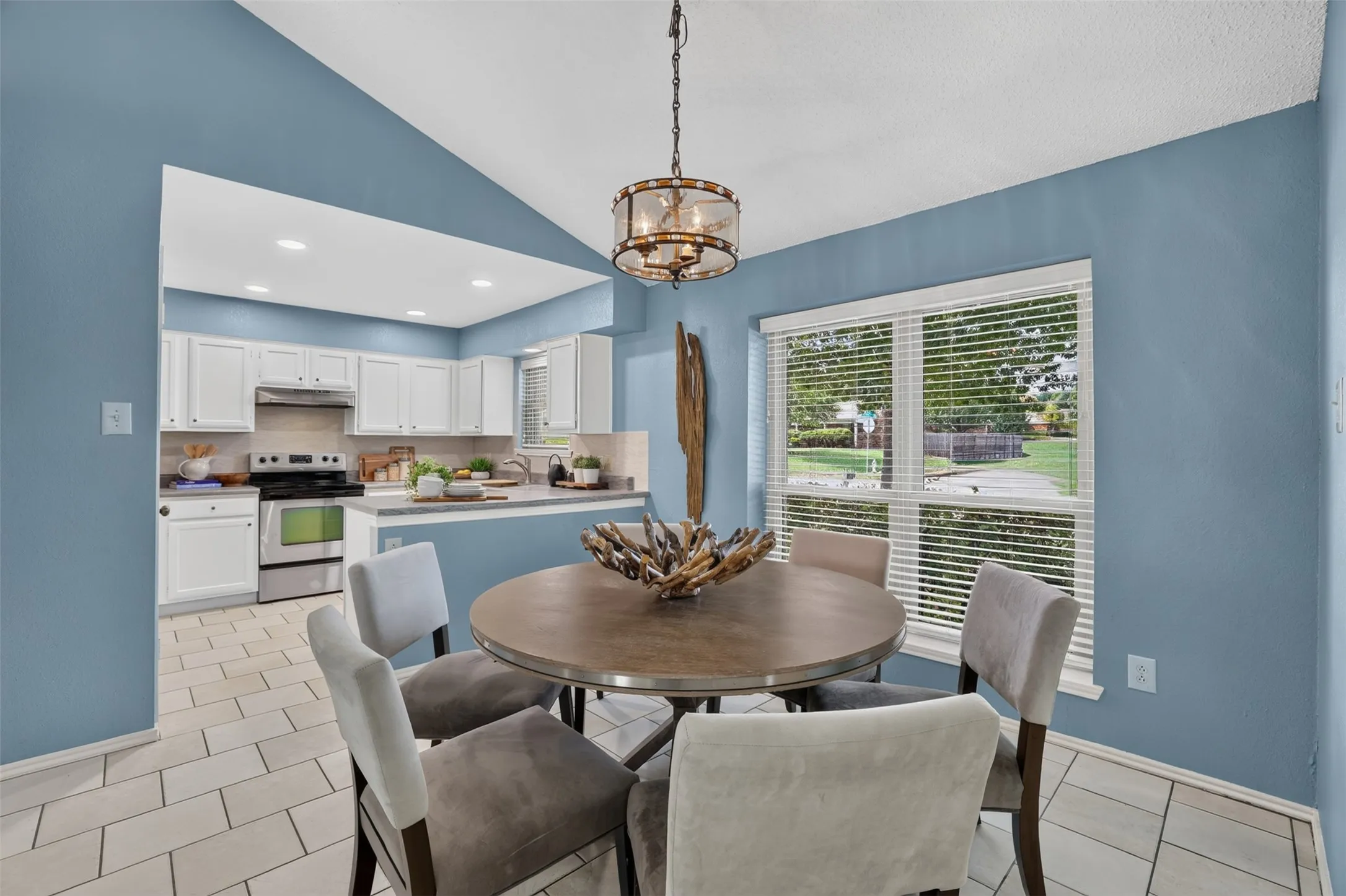 Single Family Residence For Sale in Collin County , 1600 Vera Cruz Drive, Plano, Texas 75074, 3 Bedroom, 2 Bathroom, 2 Garage spaces, 1,455 Sqft, built in 1984, mls#21413619, Real Estate Agent in Plano, Homes For Sale in Collin county, Homes For Sale in Plano, Realtor in Plano Texas, Real Estate Brokerage Independent Realty Texas, Luminita Cordes Realtor