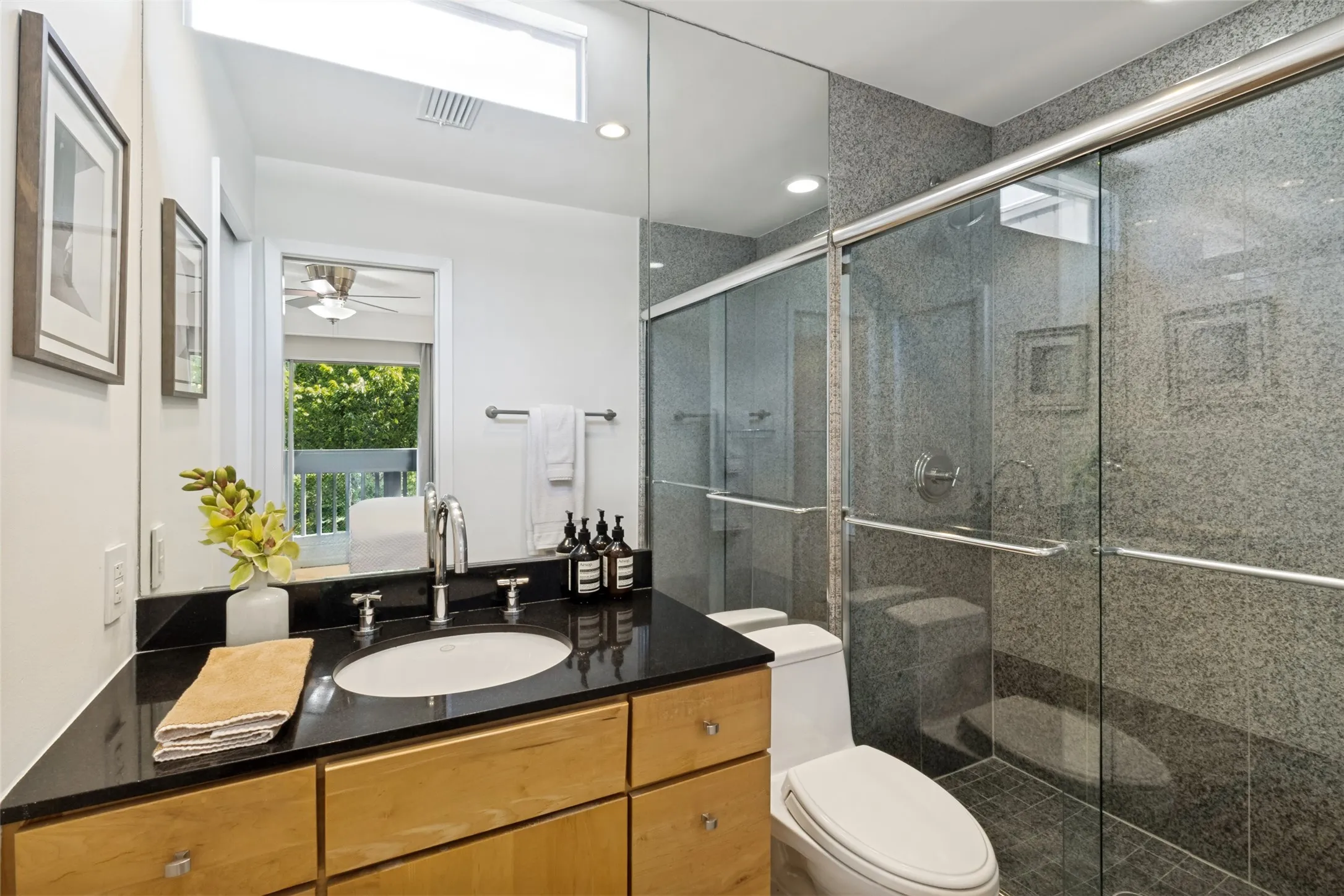 Townhouse For Rent in Dallas County , 4071 Buena Vista Street, Dallas, Texas 75204, 2 Bedroom, 3 Bathroom, 2 Garage spaces, 1,424 Sqft, built in 1973, mls#21413993, Real Estate Agent in Dallas, Homes For Rent in Dallas county, Homes For Rent in Dallas, Realtor in Dallas Texas, Real Estate Brokerage Independent Realty Texas, Luminita Cordes Realtor