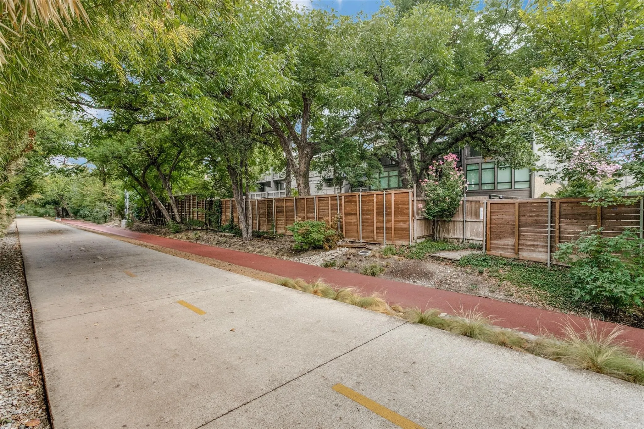 Townhouse For Rent in Dallas County , 4071 Buena Vista Street, Dallas, Texas 75204, 2 Bedroom, 3 Bathroom, 2 Garage spaces, 1,424 Sqft, built in 1973, mls#21413993, Real Estate Agent in Dallas, Homes For Rent in Dallas county, Homes For Rent in Dallas, Realtor in Dallas Texas, Real Estate Brokerage Independent Realty Texas, Luminita Cordes Realtor