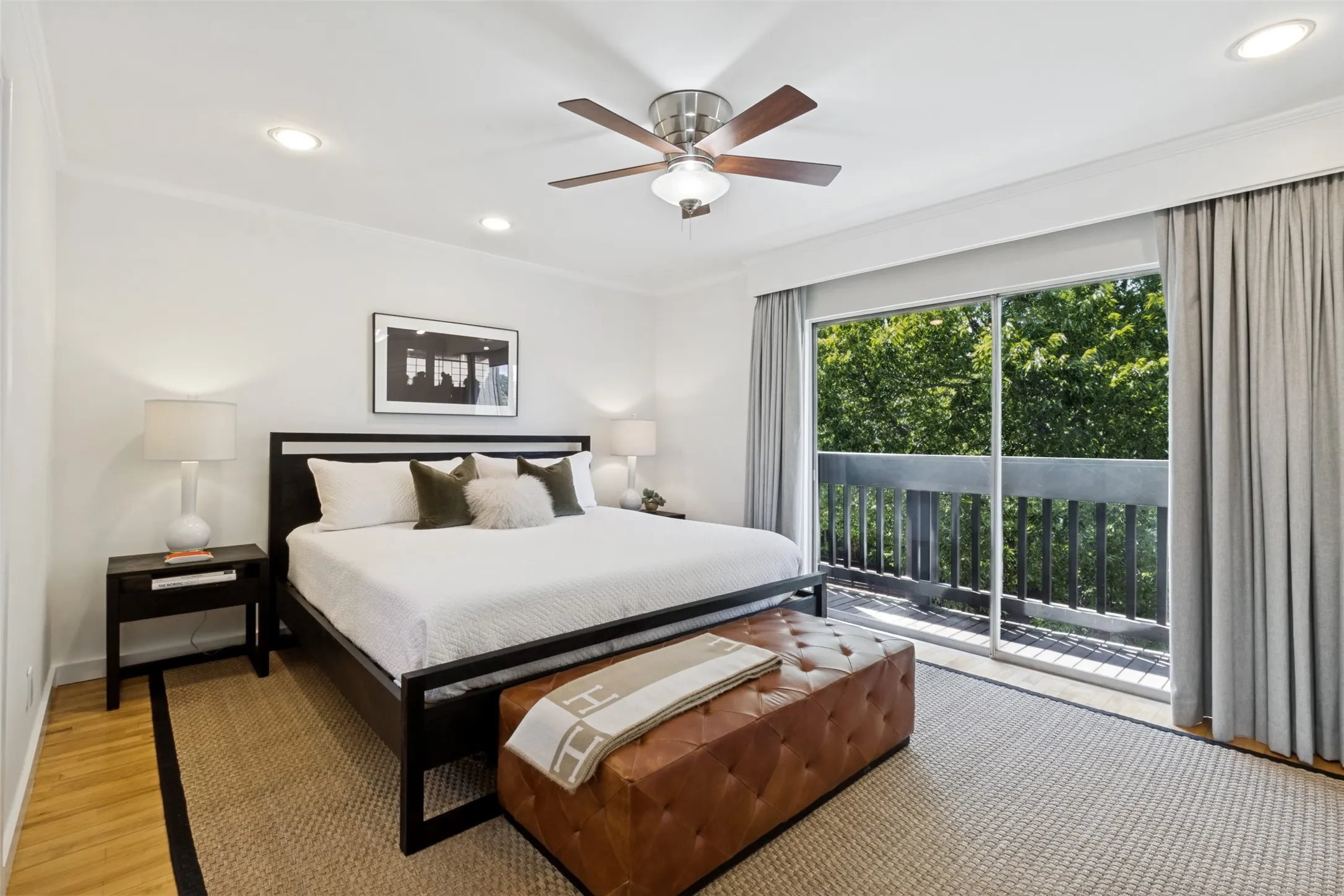 Townhouse For Rent in Dallas County , 4071 Buena Vista Street, Dallas, Texas 75204, 2 Bedroom, 3 Bathroom, 2 Garage spaces, 1,424 Sqft, built in 1973, mls#21413993, Real Estate Agent in Dallas, Homes For Rent in Dallas county, Homes For Rent in Dallas, Realtor in Dallas Texas, Real Estate Brokerage Independent Realty Texas, Luminita Cordes Realtor
