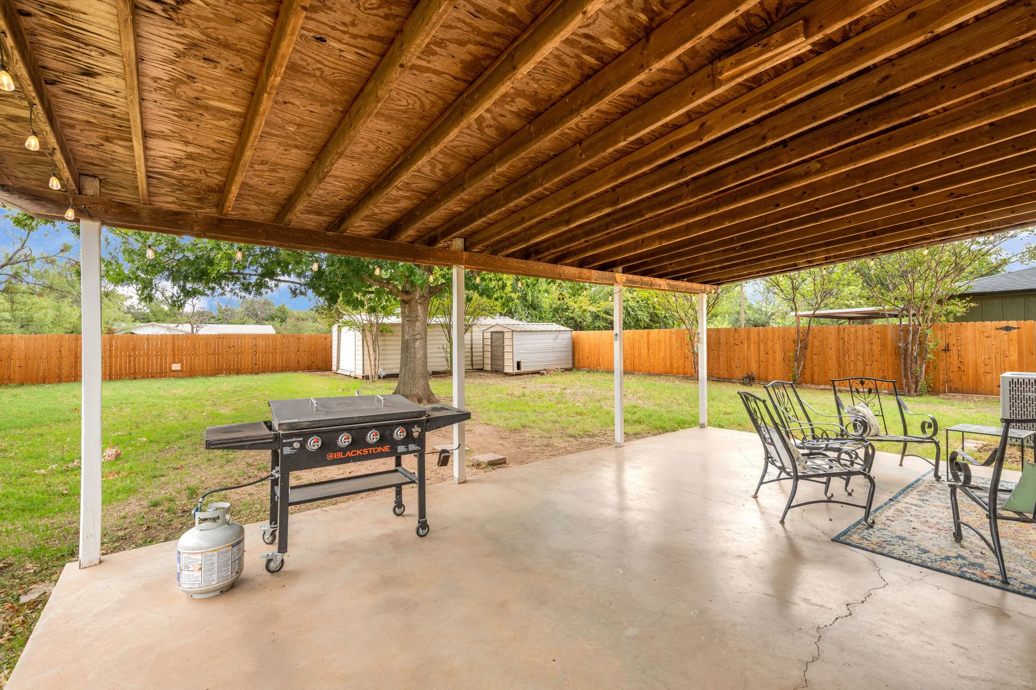 Single Family Residence For Sale in Taylor County , 1341 Lakeside Drive, Abilene, Texas 79602, 4 Bedroom, 2 Bathroom, Garage spaces, 1,476 Sqft, built in 1985, mls#21412695, Real Estate Agent in Abilene, Homes For Sale in Taylor county, Homes For Sale in Abilene, Realtor in Abilene Texas, Real Estate Brokerage Independent Realty Texas, Luminita Cordes Realtor
