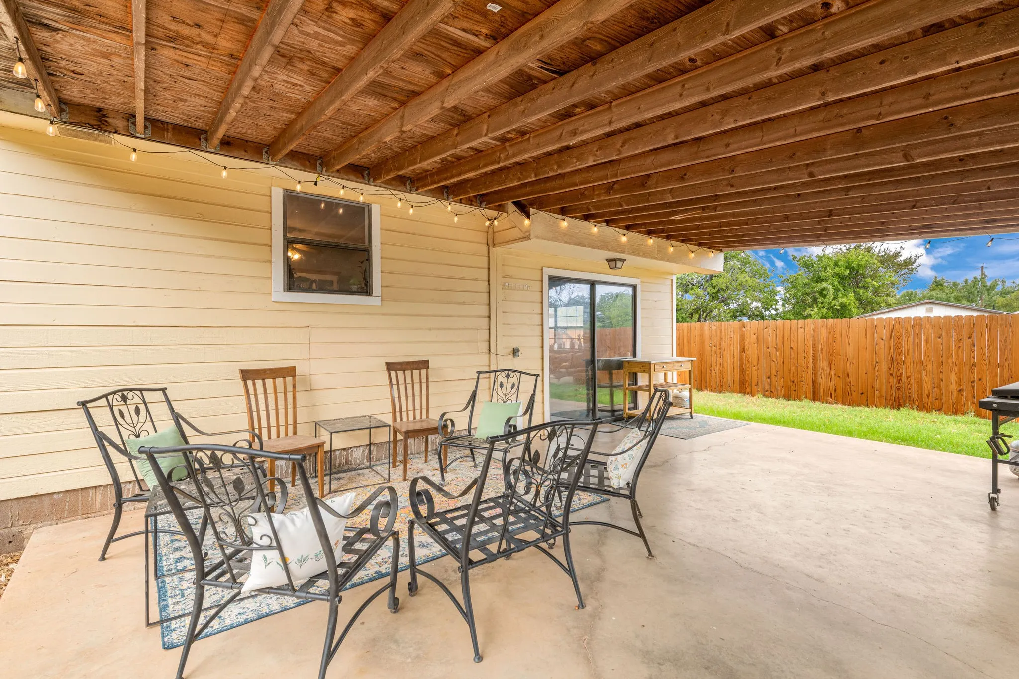 Single Family Residence For Sale in Taylor County , 1341 Lakeside Drive, Abilene, Texas 79602, 4 Bedroom, 2 Bathroom, Garage spaces, 1,476 Sqft, built in 1985, mls#21412695, Real Estate Agent in Abilene, Homes For Sale in Taylor county, Homes For Sale in Abilene, Realtor in Abilene Texas, Real Estate Brokerage Independent Realty Texas, Luminita Cordes Realtor