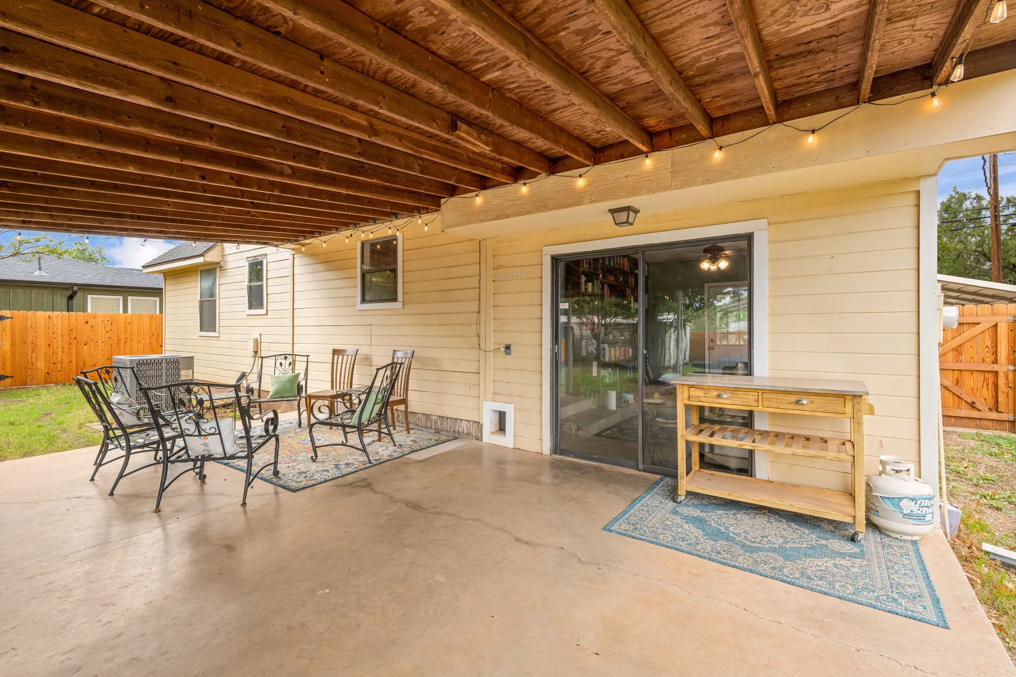 Single Family Residence For Sale in Taylor County , 1341 Lakeside Drive, Abilene, Texas 79602, 4 Bedroom, 2 Bathroom, Garage spaces, 1,476 Sqft, built in 1985, mls#21412695, Real Estate Agent in Abilene, Homes For Sale in Taylor county, Homes For Sale in Abilene, Realtor in Abilene Texas, Real Estate Brokerage Independent Realty Texas, Luminita Cordes Realtor