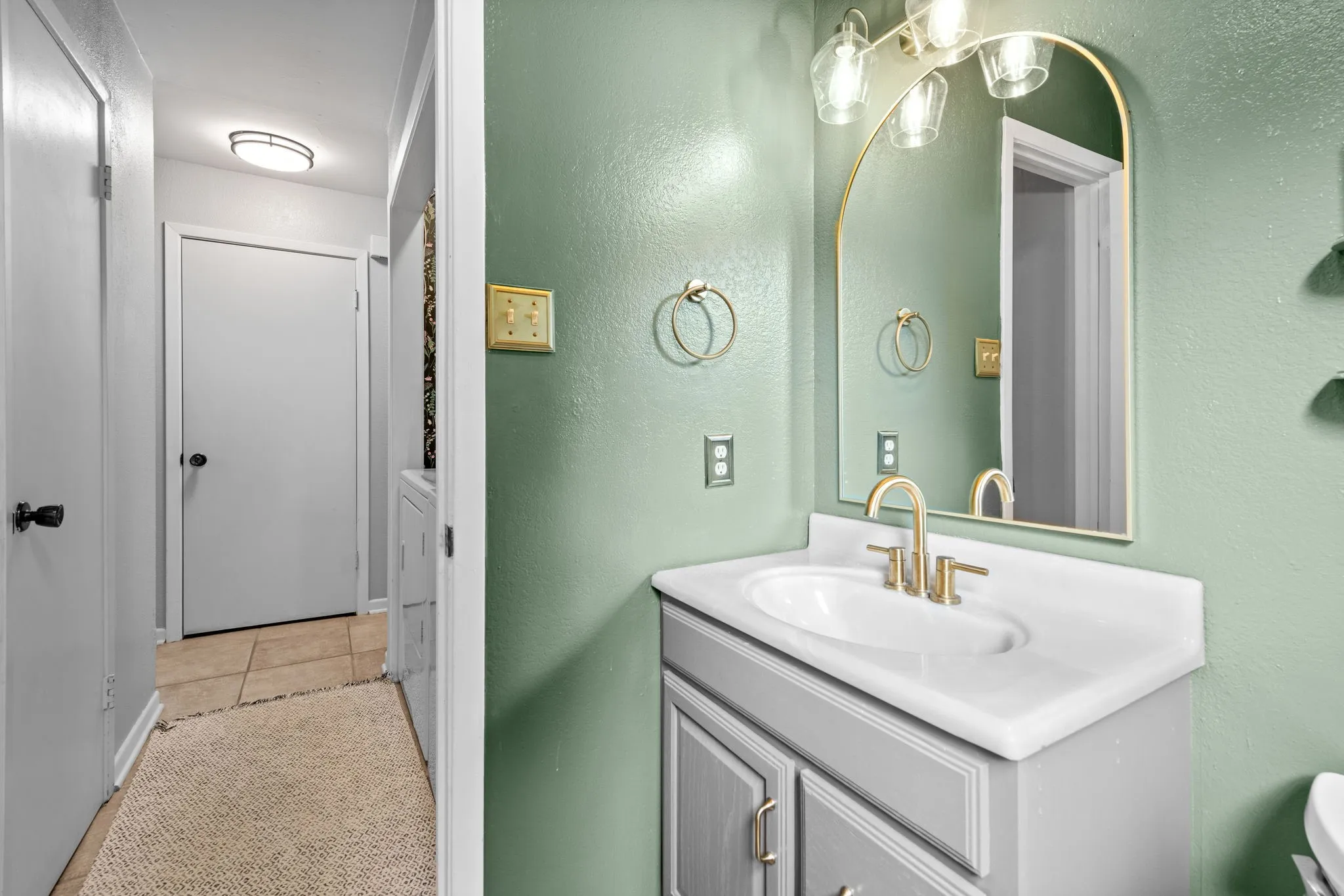 Single Family Residence For Sale in Taylor County , 1341 Lakeside Drive, Abilene, Texas 79602, 4 Bedroom, 2 Bathroom, Garage spaces, 1,476 Sqft, built in 1985, mls#21412695, Real Estate Agent in Abilene, Homes For Sale in Taylor county, Homes For Sale in Abilene, Realtor in Abilene Texas, Real Estate Brokerage Independent Realty Texas, Luminita Cordes Realtor