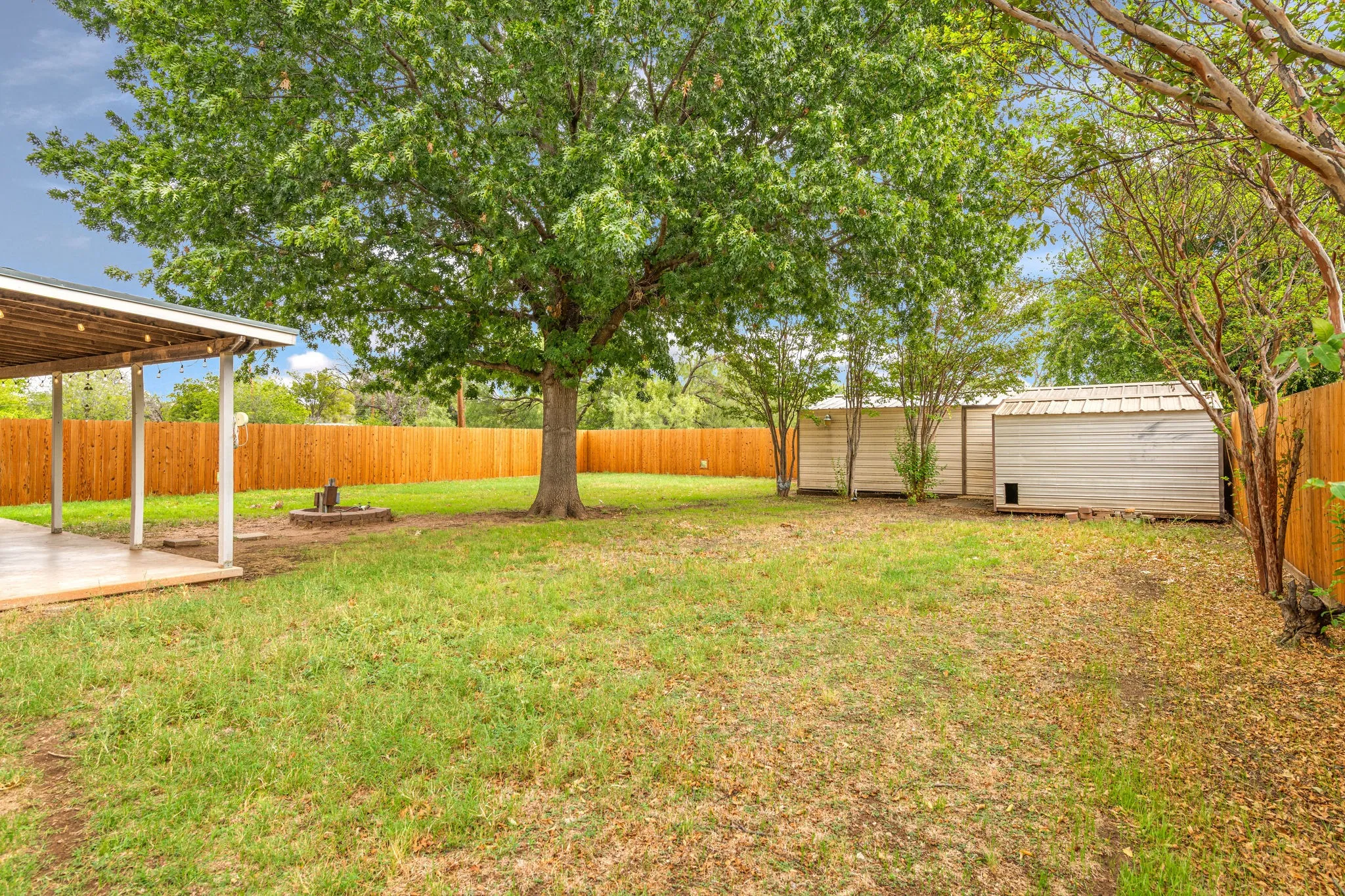 Single Family Residence For Sale in Taylor County , 1341 Lakeside Drive, Abilene, Texas 79602, 4 Bedroom, 2 Bathroom, Garage spaces, 1,476 Sqft, built in 1985, mls#21412695, Real Estate Agent in Abilene, Homes For Sale in Taylor county, Homes For Sale in Abilene, Realtor in Abilene Texas, Real Estate Brokerage Independent Realty Texas, Luminita Cordes Realtor