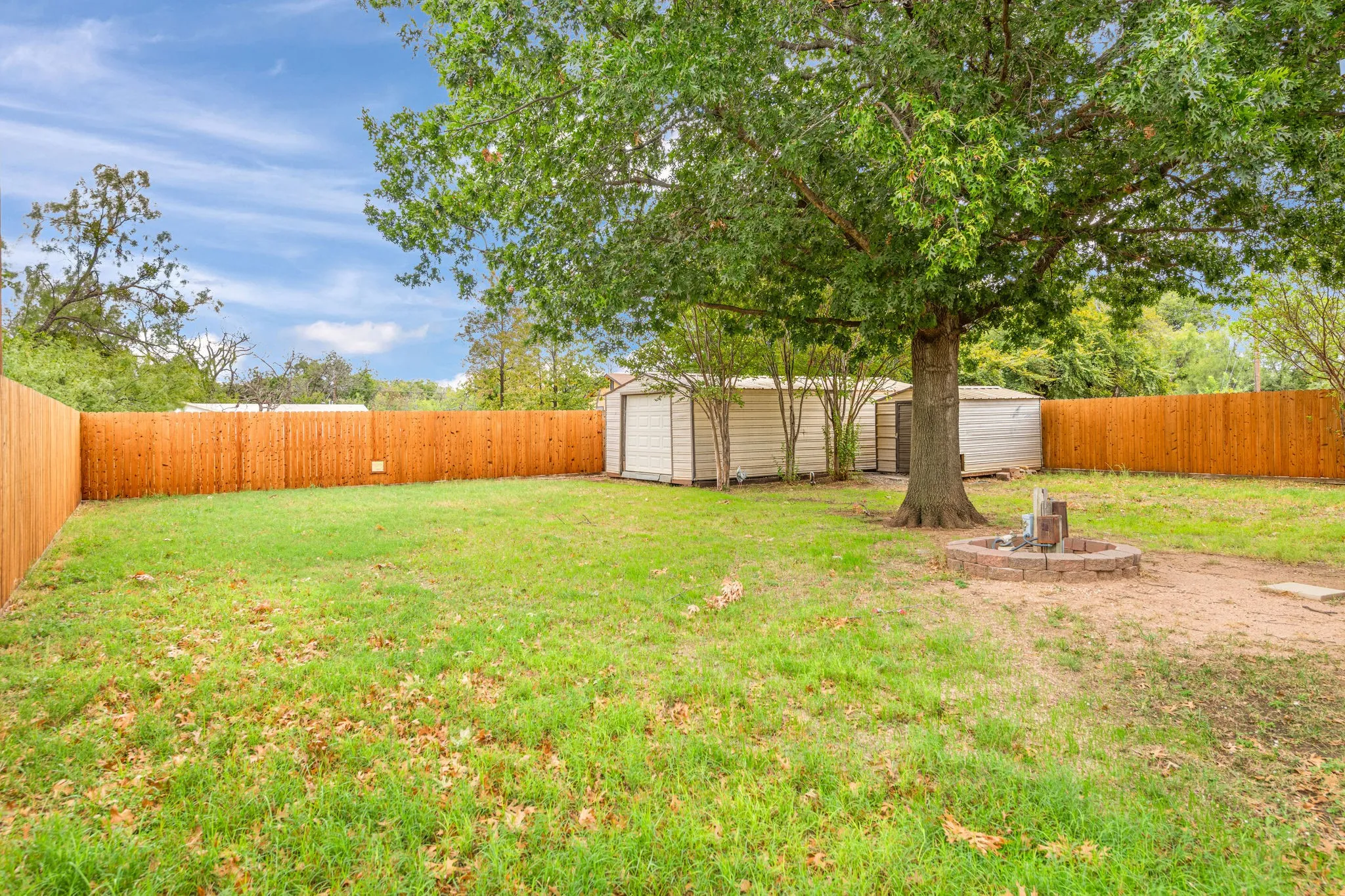 Single Family Residence For Sale in Taylor County , 1341 Lakeside Drive, Abilene, Texas 79602, 4 Bedroom, 2 Bathroom, Garage spaces, 1,476 Sqft, built in 1985, mls#21412695, Real Estate Agent in Abilene, Homes For Sale in Taylor county, Homes For Sale in Abilene, Realtor in Abilene Texas, Real Estate Brokerage Independent Realty Texas, Luminita Cordes Realtor