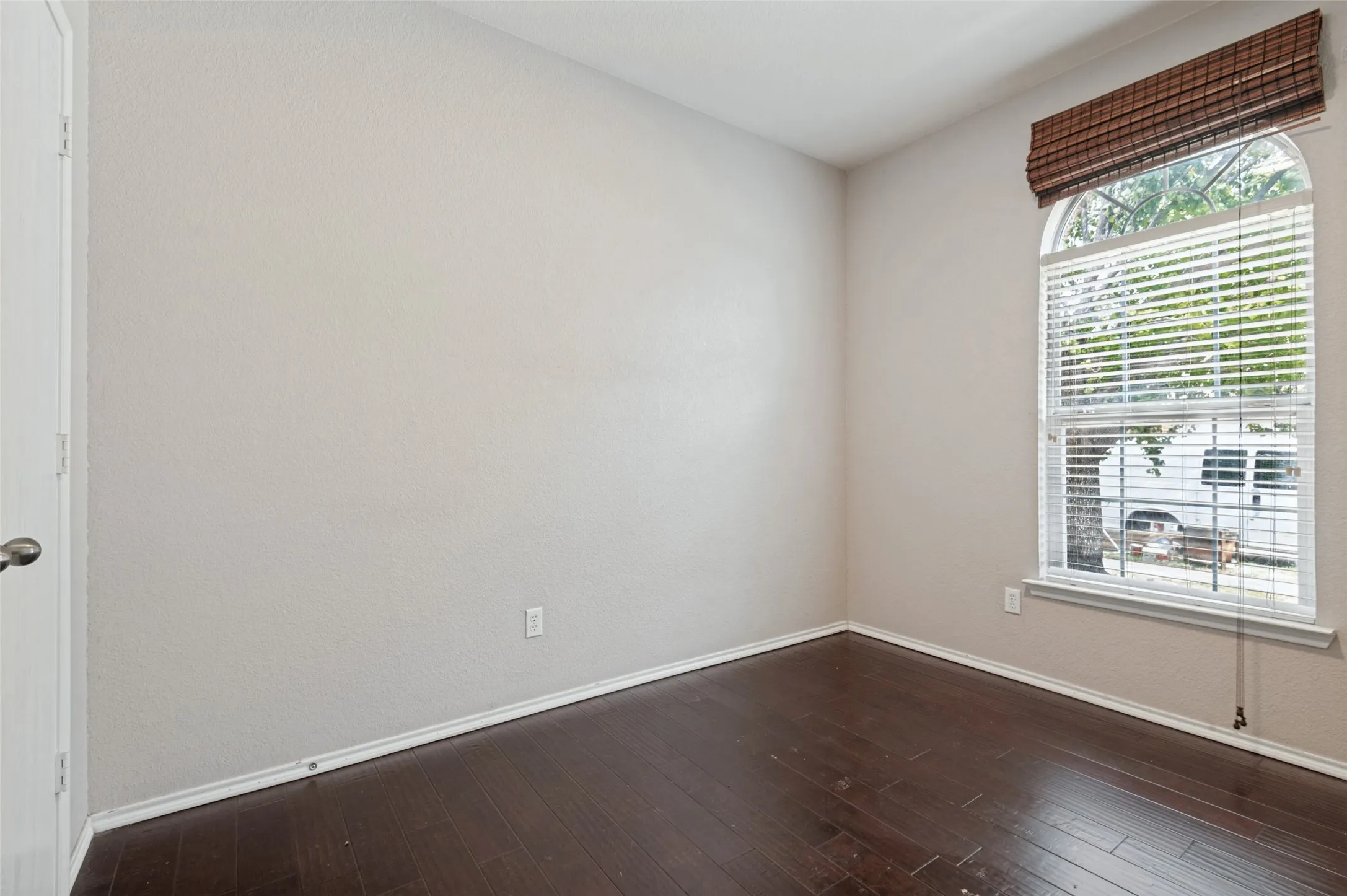 Single Family Residence For Sale in Tarrant County , 6441 Waterhill Lane, Fort Worth, Texas 76179, 3 Bedroom, 2 Bathroom, 2 Garage spaces, 1,579 Sqft, built in 2005, mls#21411695, Real Estate Agent in Fort Worth, Homes For Sale in Tarrant county, Homes For Sale in Fort Worth, Realtor in Fort Worth Texas, Real Estate Brokerage Independent Realty Texas, Luminita Cordes Realtor