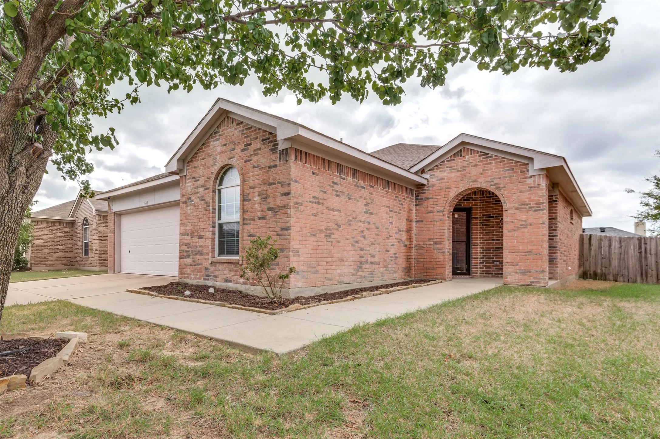 Single Family Residence For Sale in Tarrant County , 6441 Waterhill Lane, Fort Worth, Texas 76179, 3 Bedroom, 2 Bathroom, 2 Garage spaces, 1,579 Sqft, built in 2005, mls#21411695, Real Estate Agent in Fort Worth, Homes For Sale in Tarrant county, Homes For Sale in Fort Worth, Realtor in Fort Worth Texas, Real Estate Brokerage Independent Realty Texas, Luminita Cordes Realtor