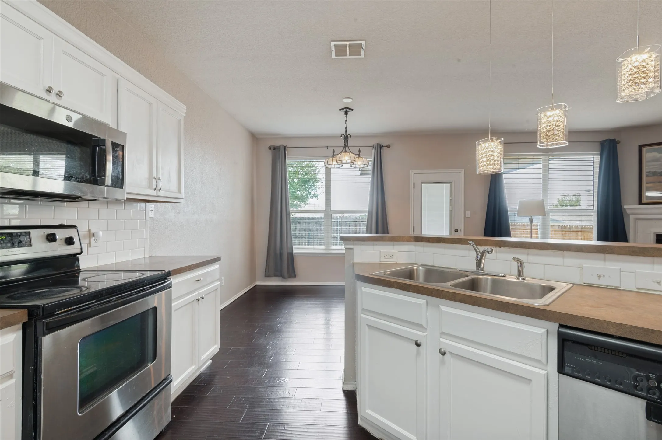 Single Family Residence For Sale in Tarrant County , 6441 Waterhill Lane, Fort Worth, Texas 76179, 3 Bedroom, 2 Bathroom, 2 Garage spaces, 1,579 Sqft, built in 2005, mls#21411695, Real Estate Agent in Fort Worth, Homes For Sale in Tarrant county, Homes For Sale in Fort Worth, Realtor in Fort Worth Texas, Real Estate Brokerage Independent Realty Texas, Luminita Cordes Realtor