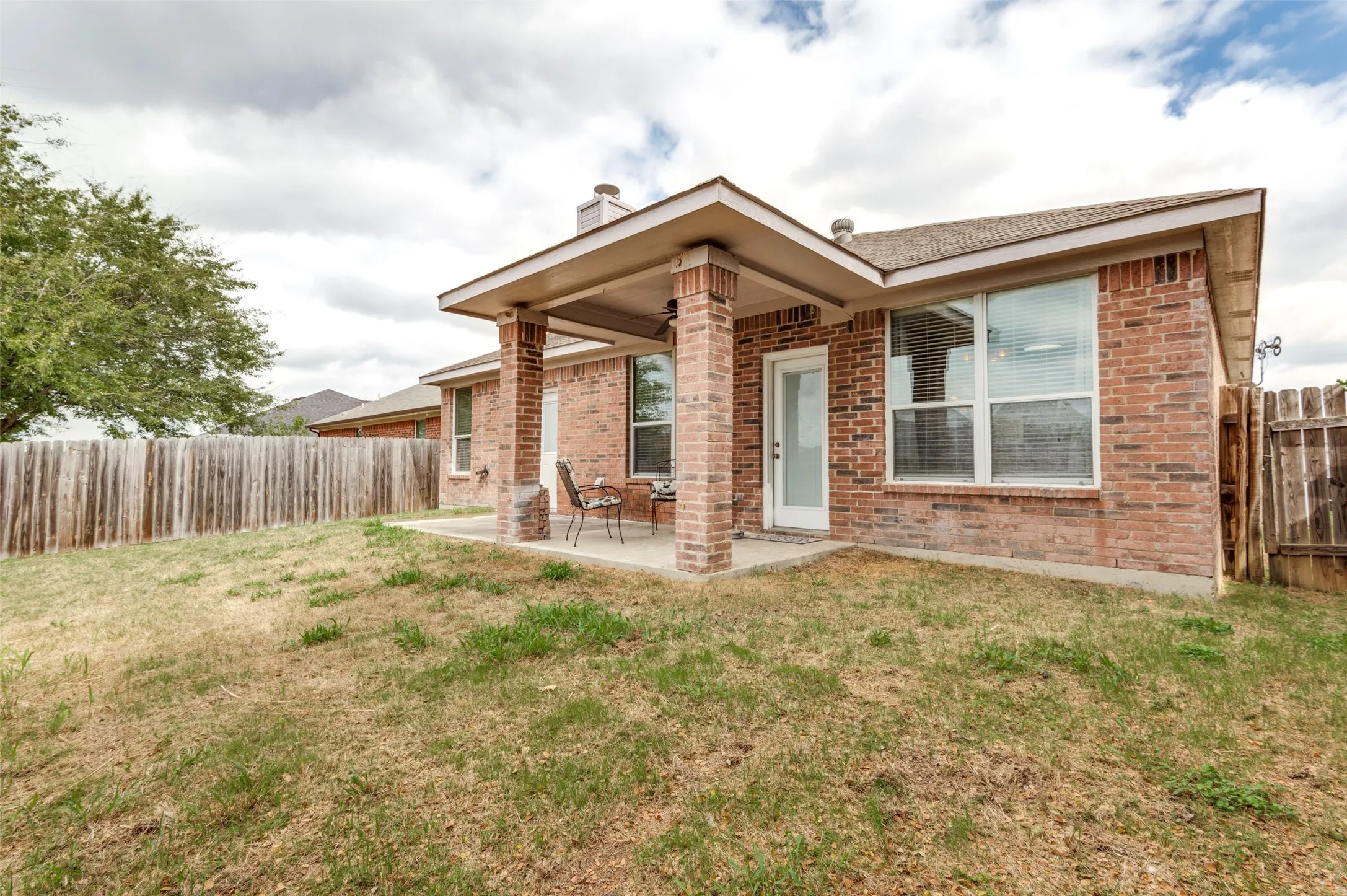 Single Family Residence For Sale in Tarrant County , 6441 Waterhill Lane, Fort Worth, Texas 76179, 3 Bedroom, 2 Bathroom, 2 Garage spaces, 1,579 Sqft, built in 2005, mls#21411695, Real Estate Agent in Fort Worth, Homes For Sale in Tarrant county, Homes For Sale in Fort Worth, Realtor in Fort Worth Texas, Real Estate Brokerage Independent Realty Texas, Luminita Cordes Realtor