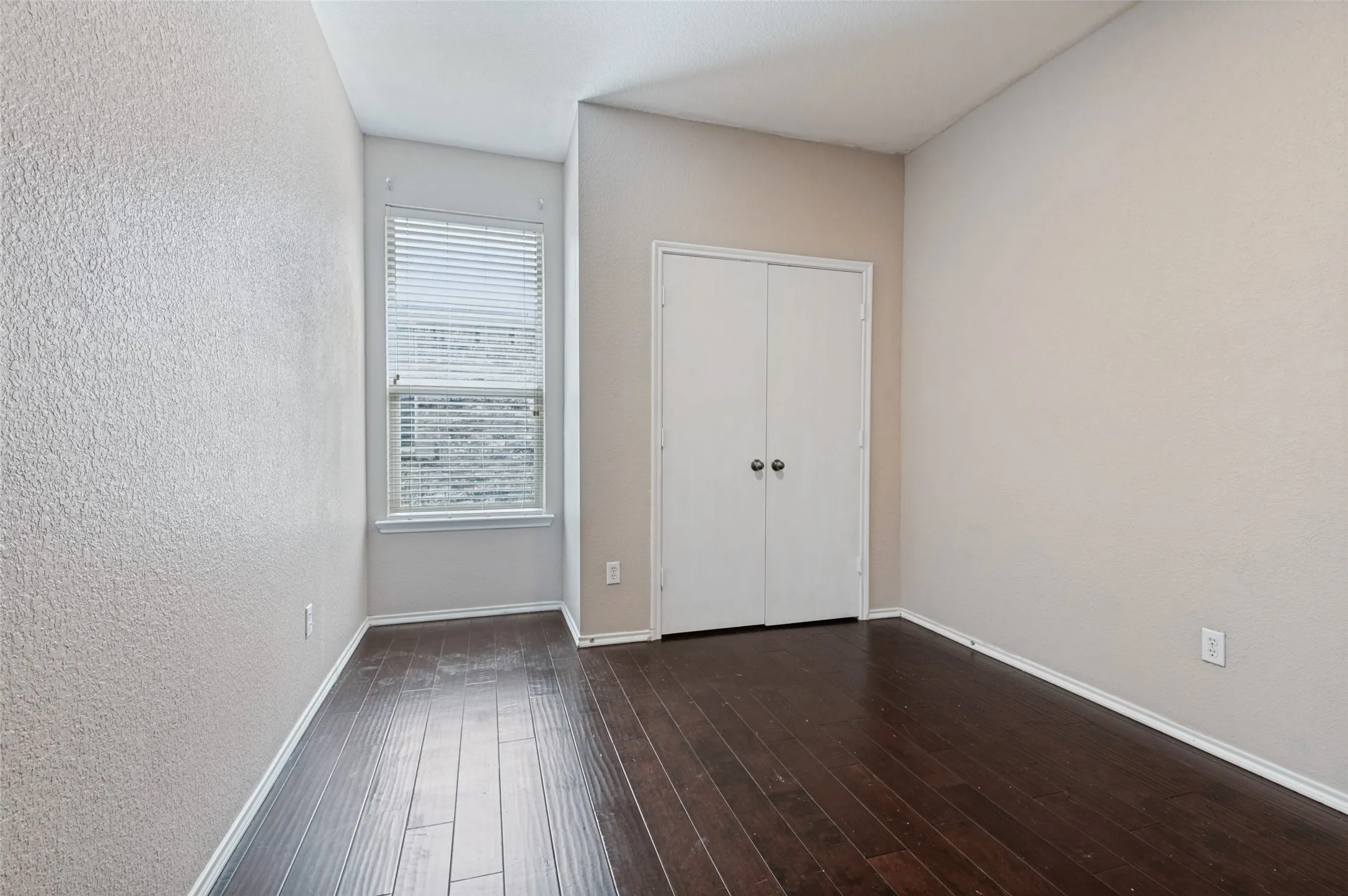 Single Family Residence For Sale in Tarrant County , 6441 Waterhill Lane, Fort Worth, Texas 76179, 3 Bedroom, 2 Bathroom, 2 Garage spaces, 1,579 Sqft, built in 2005, mls#21411695, Real Estate Agent in Fort Worth, Homes For Sale in Tarrant county, Homes For Sale in Fort Worth, Realtor in Fort Worth Texas, Real Estate Brokerage Independent Realty Texas, Luminita Cordes Realtor