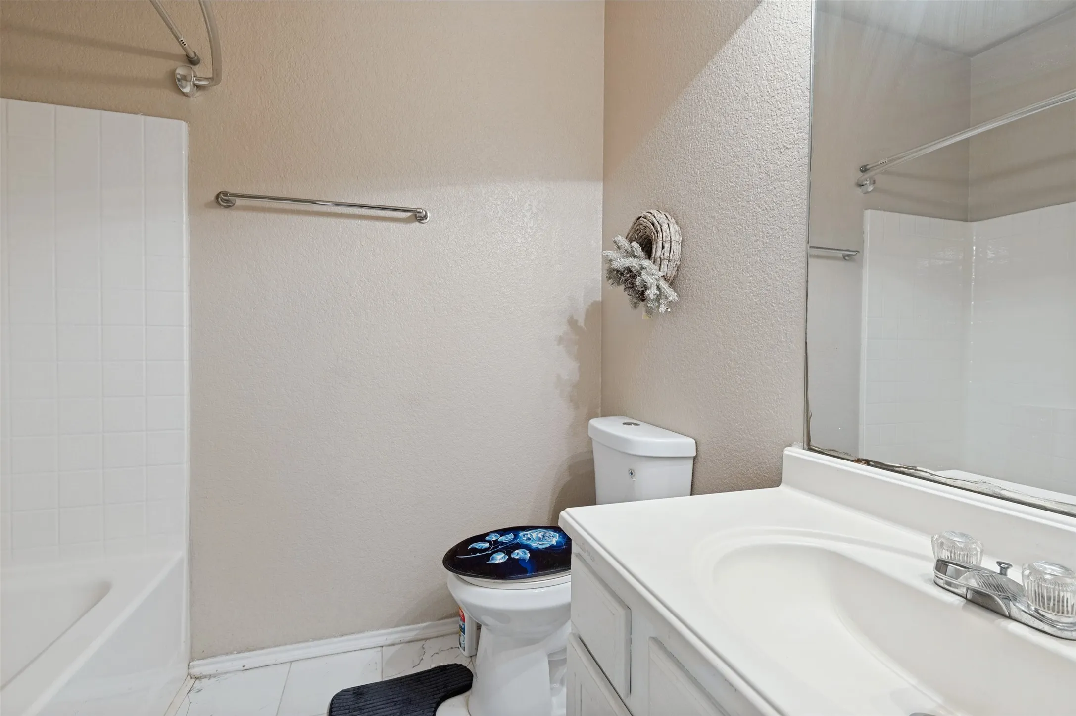Single Family Residence For Sale in Tarrant County , 6441 Waterhill Lane, Fort Worth, Texas 76179, 3 Bedroom, 2 Bathroom, 2 Garage spaces, 1,579 Sqft, built in 2005, mls#21411695, Real Estate Agent in Fort Worth, Homes For Sale in Tarrant county, Homes For Sale in Fort Worth, Realtor in Fort Worth Texas, Real Estate Brokerage Independent Realty Texas, Luminita Cordes Realtor