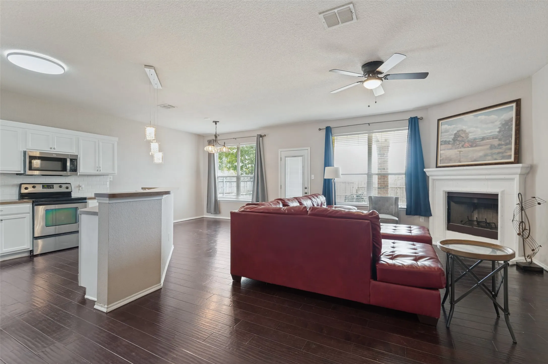 Single Family Residence For Sale in Tarrant County , 6441 Waterhill Lane, Fort Worth, Texas 76179, 3 Bedroom, 2 Bathroom, 2 Garage spaces, 1,579 Sqft, built in 2005, mls#21411695, Real Estate Agent in Fort Worth, Homes For Sale in Tarrant county, Homes For Sale in Fort Worth, Realtor in Fort Worth Texas, Real Estate Brokerage Independent Realty Texas, Luminita Cordes Realtor