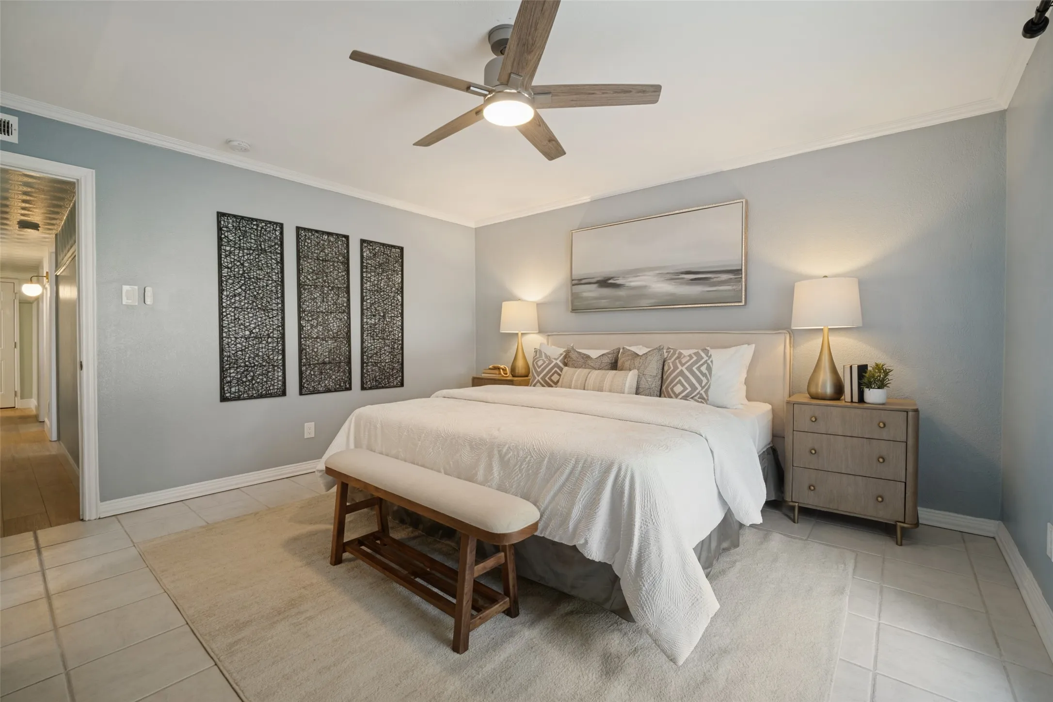 Single Family Residence For Sale in Dallas County , 6630 Town Bluff Drive, Dallas, Texas 75248, 3 Bedroom, 2 Bathroom, 2 Garage spaces, 1,828 Sqft, built in 1971, mls#21412022, Real Estate Agent in Dallas, Homes For Sale in Dallas county, Homes For Sale in Dallas, Realtor in Dallas Texas, Real Estate Brokerage Independent Realty Texas, Luminita Cordes Realtor