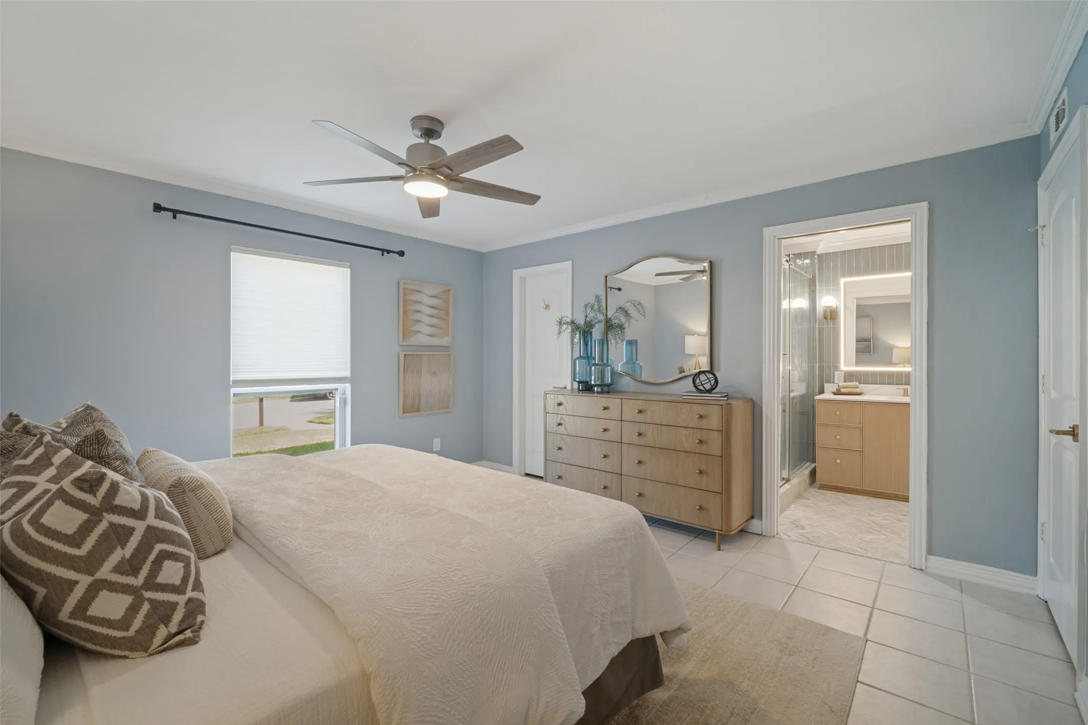 Single Family Residence For Sale in Dallas County , 6630 Town Bluff Drive, Dallas, Texas 75248, 3 Bedroom, 2 Bathroom, 2 Garage spaces, 1,828 Sqft, built in 1971, mls#21412022, Real Estate Agent in Dallas, Homes For Sale in Dallas county, Homes For Sale in Dallas, Realtor in Dallas Texas, Real Estate Brokerage Independent Realty Texas, Luminita Cordes Realtor