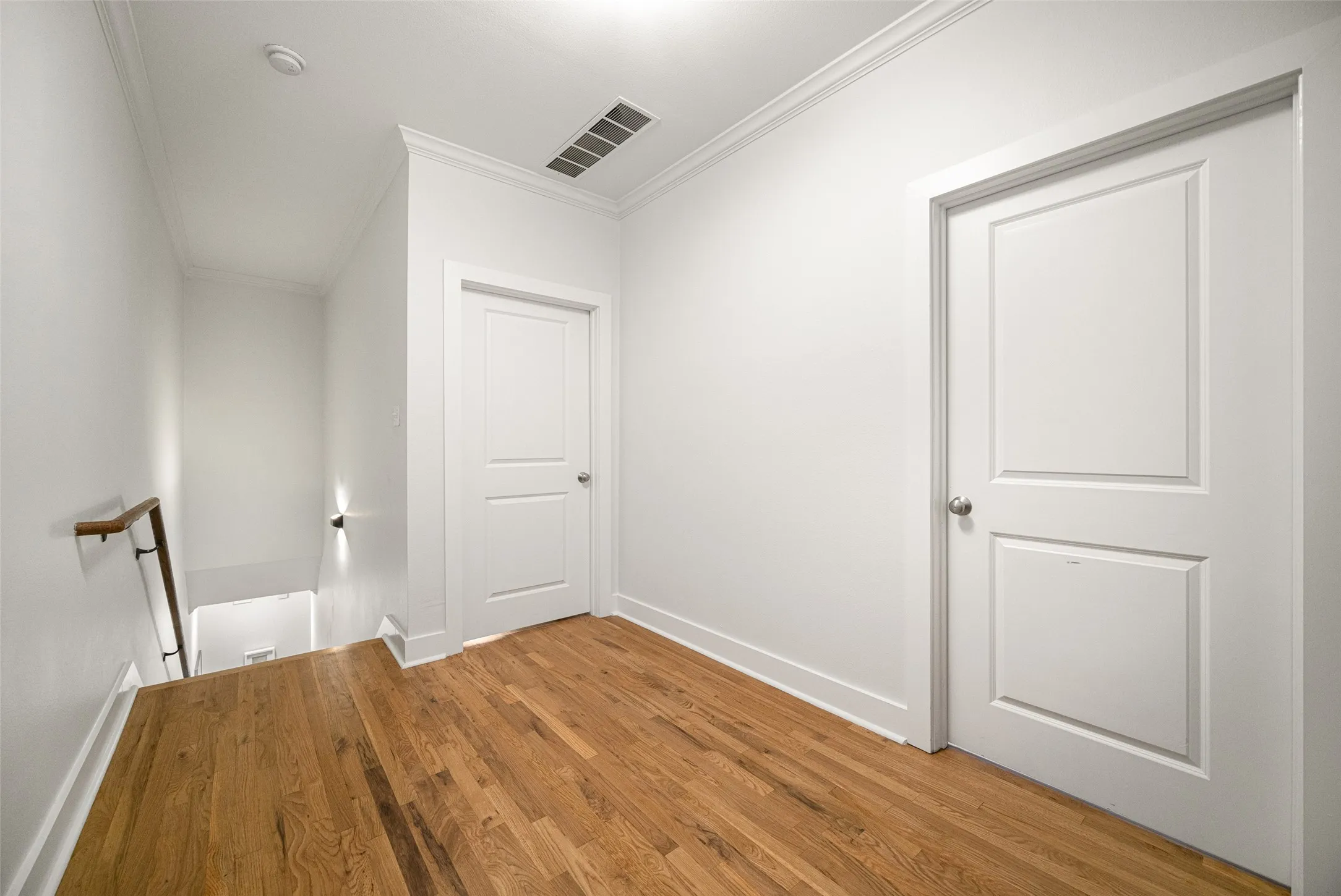Condominium For Sale in Dallas County , 5711 Ross Avenue 6, Dallas, Texas 75206, 2 Bedroom, 3 Bathroom, 2 Garage spaces, 1,395 Sqft, built in 2007, mls#21414105, Real Estate Agent in Dallas, Homes For Sale in Dallas county, Homes For Sale in Dallas, Realtor in Dallas Texas, Real Estate Brokerage Independent Realty Texas, Luminita Cordes Realtor
