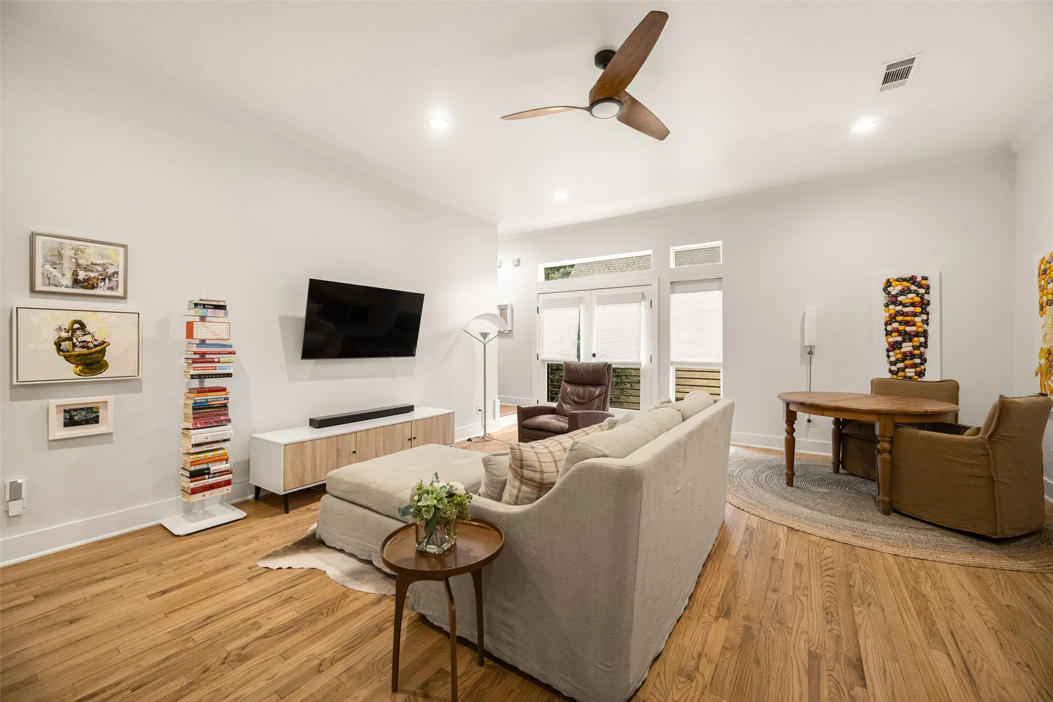 Condominium For Sale in Dallas County , 5711 Ross Avenue 6, Dallas, Texas 75206, 2 Bedroom, 3 Bathroom, 2 Garage spaces, 1,395 Sqft, built in 2007, mls#21414105, Real Estate Agent in Dallas, Homes For Sale in Dallas county, Homes For Sale in Dallas, Realtor in Dallas Texas, Real Estate Brokerage Independent Realty Texas, Luminita Cordes Realtor