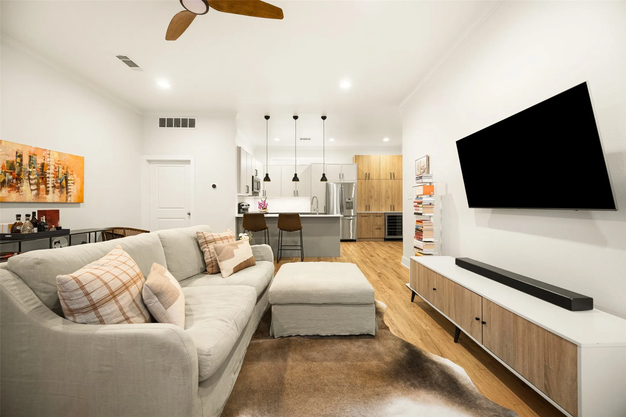 Condominium For Sale in Dallas County , 5711 Ross Avenue 6, Dallas, Texas 75206, 2 Bedroom, 3 Bathroom, 2 Garage spaces, 1,395 Sqft, built in 2007, mls#21414105, Real Estate Agent in Dallas, Homes For Sale in Dallas county, Homes For Sale in Dallas, Realtor in Dallas Texas, Real Estate Brokerage Independent Realty Texas, Luminita Cordes Realtor