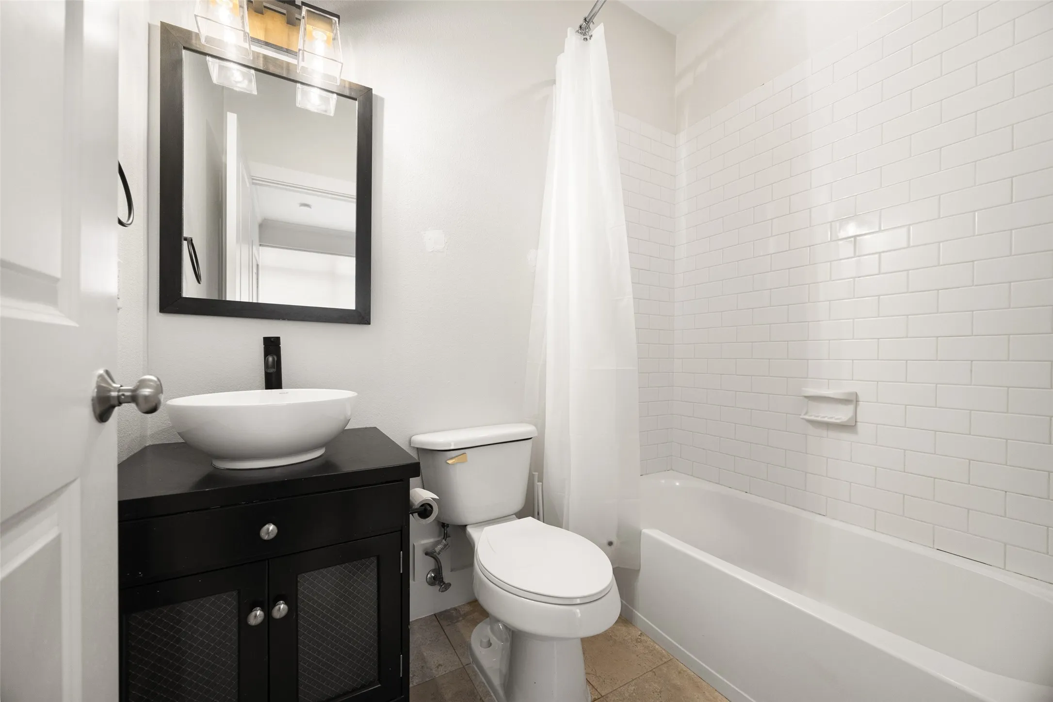 Condominium For Sale in Dallas County , 5711 Ross Avenue 6, Dallas, Texas 75206, 2 Bedroom, 3 Bathroom, 2 Garage spaces, 1,395 Sqft, built in 2007, mls#21414105, Real Estate Agent in Dallas, Homes For Sale in Dallas county, Homes For Sale in Dallas, Realtor in Dallas Texas, Real Estate Brokerage Independent Realty Texas, Luminita Cordes Realtor