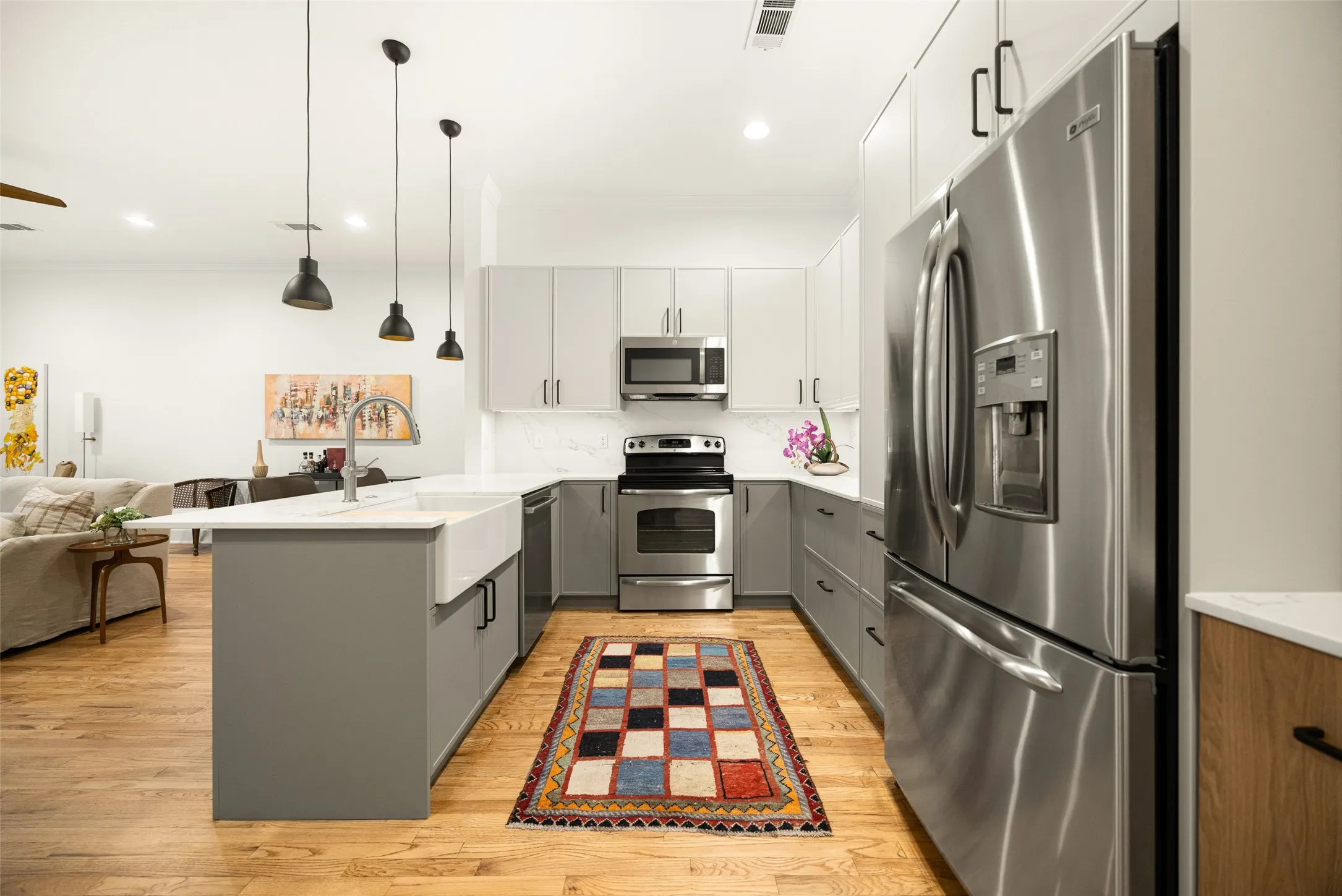 Condominium For Sale in Dallas County , 5711 Ross Avenue 6, Dallas, Texas 75206, 2 Bedroom, 3 Bathroom, 2 Garage spaces, 1,395 Sqft, built in 2007, mls#21414105, Real Estate Agent in Dallas, Homes For Sale in Dallas county, Homes For Sale in Dallas, Realtor in Dallas Texas, Real Estate Brokerage Independent Realty Texas, Luminita Cordes Realtor