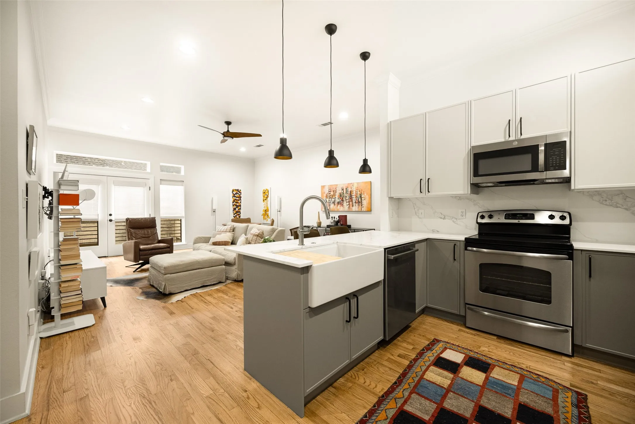 Condominium For Sale in Dallas County , 5711 Ross Avenue 6, Dallas, Texas 75206, 2 Bedroom, 3 Bathroom, 2 Garage spaces, 1,395 Sqft, built in 2007, mls#21414105, Real Estate Agent in Dallas, Homes For Sale in Dallas county, Homes For Sale in Dallas, Realtor in Dallas Texas, Real Estate Brokerage Independent Realty Texas, Luminita Cordes Realtor