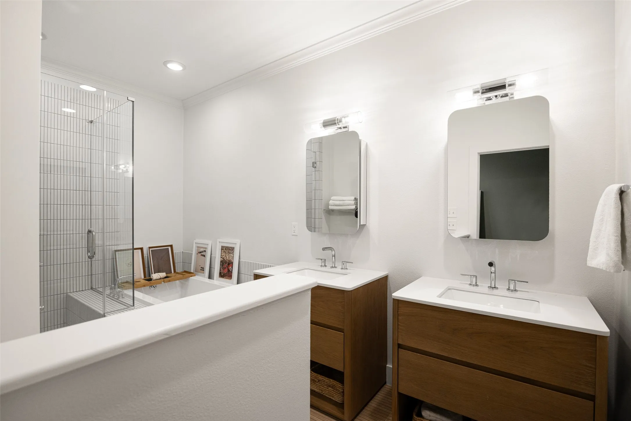 Condominium For Sale in Dallas County , 5711 Ross Avenue 6, Dallas, Texas 75206, 2 Bedroom, 3 Bathroom, 2 Garage spaces, 1,395 Sqft, built in 2007, mls#21414105, Real Estate Agent in Dallas, Homes For Sale in Dallas county, Homes For Sale in Dallas, Realtor in Dallas Texas, Real Estate Brokerage Independent Realty Texas, Luminita Cordes Realtor