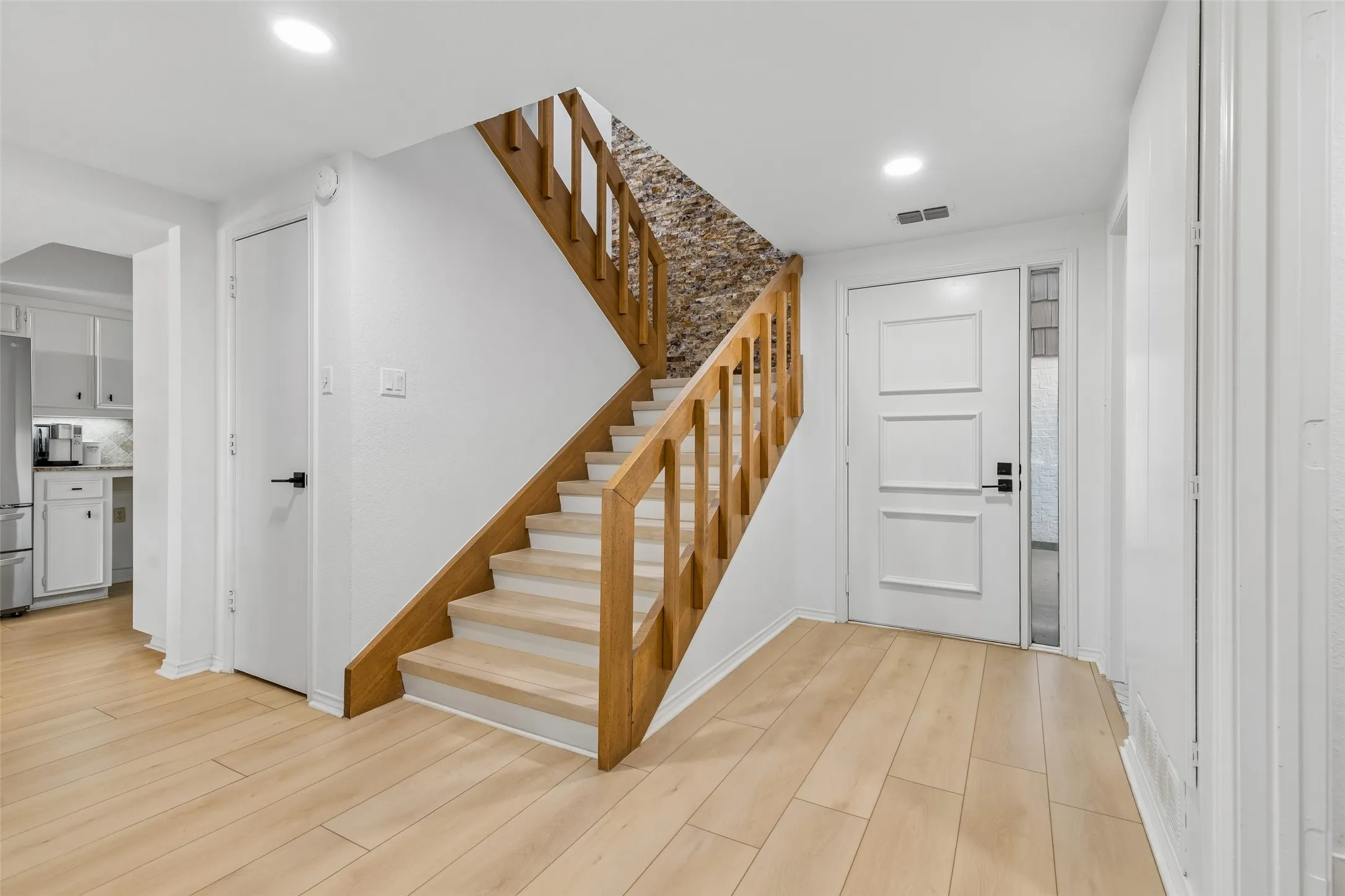 Single Family Residence For Rent in Denton County , 103 Fairway Village Drive, Trophy Club, Texas 76262, 3 Bedroom, 3 Bathroom, 2 Garage spaces, 2,022 Sqft, built in 1976, mls#21414079, Real Estate Agent in Trophy Club, Homes For Rent in Denton county, Homes For Rent in Trophy Club, Realtor in Trophy Club Texas, Real Estate Brokerage Independent Realty Texas, Luminita Cordes Realtor