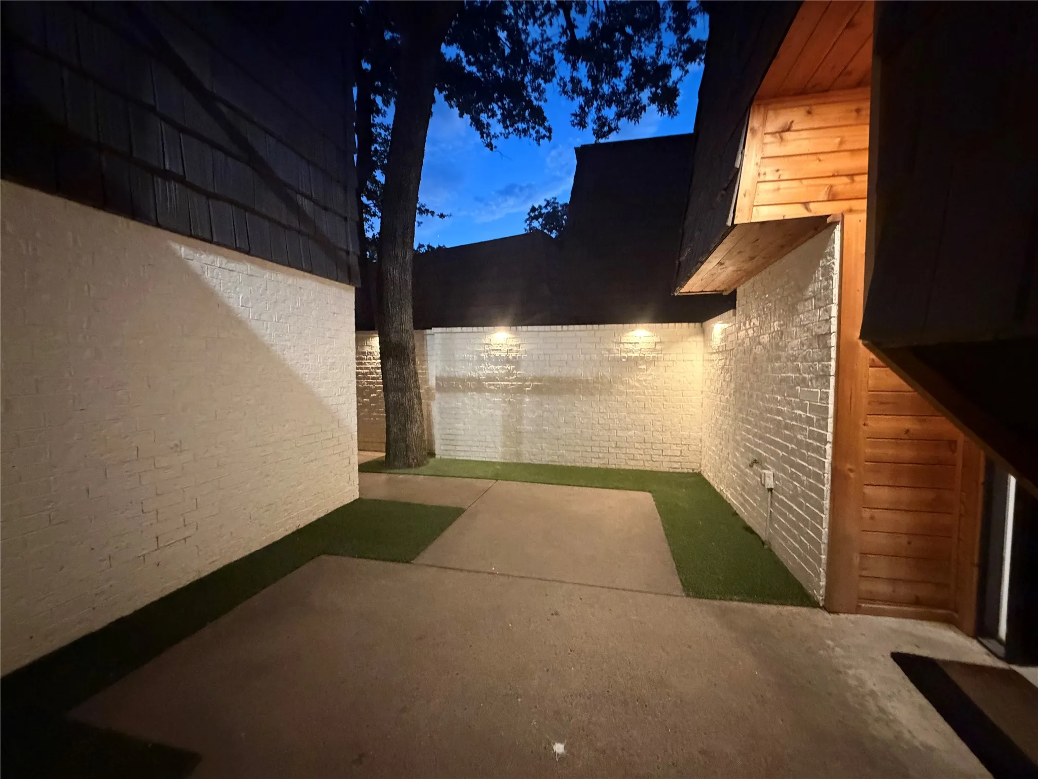 Single Family Residence For Rent in Denton County , 103 Fairway Village Drive, Trophy Club, Texas 76262, 3 Bedroom, 3 Bathroom, 2 Garage spaces, 2,022 Sqft, built in 1976, mls#21414079, Real Estate Agent in Trophy Club, Homes For Rent in Denton county, Homes For Rent in Trophy Club, Realtor in Trophy Club Texas, Real Estate Brokerage Independent Realty Texas, Luminita Cordes Realtor