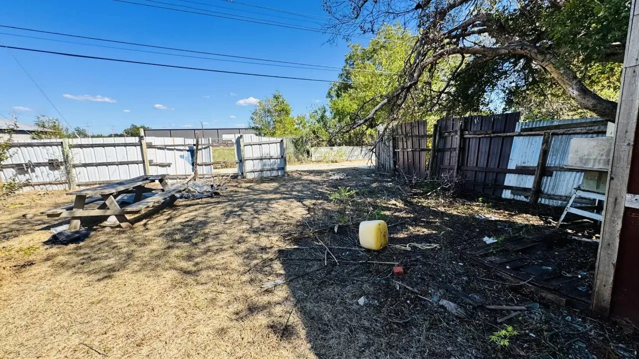 Single Family Residence For Sale in Taylor County , 2117 Poplar Street, Abilene, Texas 79602, 3 Bedroom, 1 Bathroom, Garage spaces, 1,092 Sqft, built in 1941, mls#21413973, Real Estate Agent in Abilene, Homes For Sale in Taylor county, Homes For Sale in Abilene, Realtor in Abilene Texas, Real Estate Brokerage Independent Realty Texas, Luminita Cordes Realtor