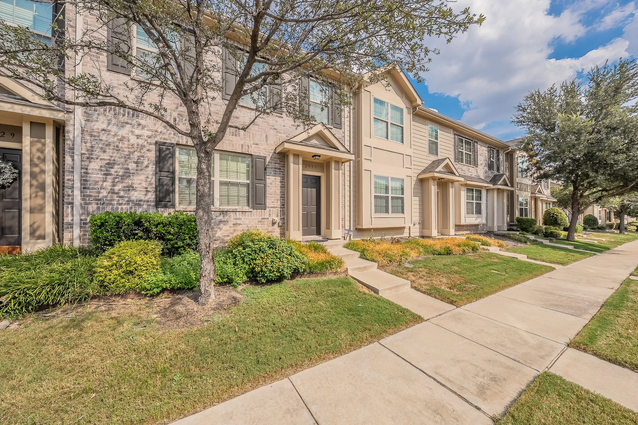 Townhouse For Sale in Tarrant County , 2933 Peyton Brook Drive, Fort Worth, Texas 76137, 3 Bedroom, 3 Bathroom, 2 Garage spaces, 1,491 Sqft, built in 2015, mls#21414160, Real Estate Agent in Fort Worth, Homes For Sale in Tarrant county, Homes For Sale in Fort Worth, Realtor in Fort Worth Texas, Real Estate Brokerage Independent Realty Texas, Luminita Cordes Realtor