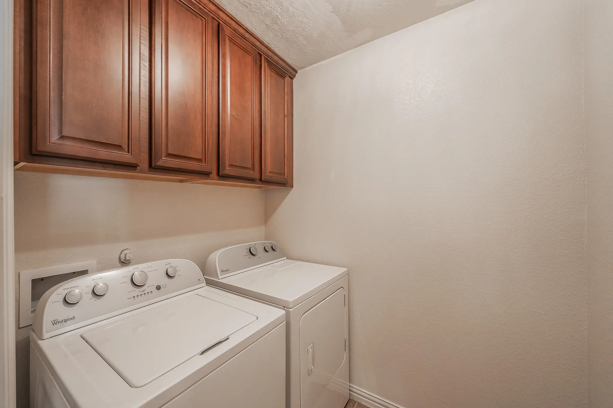 Townhouse For Sale in Tarrant County , 2933 Peyton Brook Drive, Fort Worth, Texas 76137, 3 Bedroom, 3 Bathroom, 2 Garage spaces, 1,491 Sqft, built in 2015, mls#21414160, Real Estate Agent in Fort Worth, Homes For Sale in Tarrant county, Homes For Sale in Fort Worth, Realtor in Fort Worth Texas, Real Estate Brokerage Independent Realty Texas, Luminita Cordes Realtor