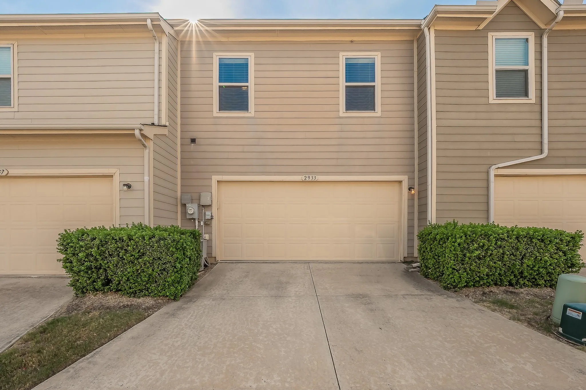 Townhouse For Sale in Tarrant County , 2933 Peyton Brook Drive, Fort Worth, Texas 76137, 3 Bedroom, 3 Bathroom, 2 Garage spaces, 1,491 Sqft, built in 2015, mls#21414160, Real Estate Agent in Fort Worth, Homes For Sale in Tarrant county, Homes For Sale in Fort Worth, Realtor in Fort Worth Texas, Real Estate Brokerage Independent Realty Texas, Luminita Cordes Realtor