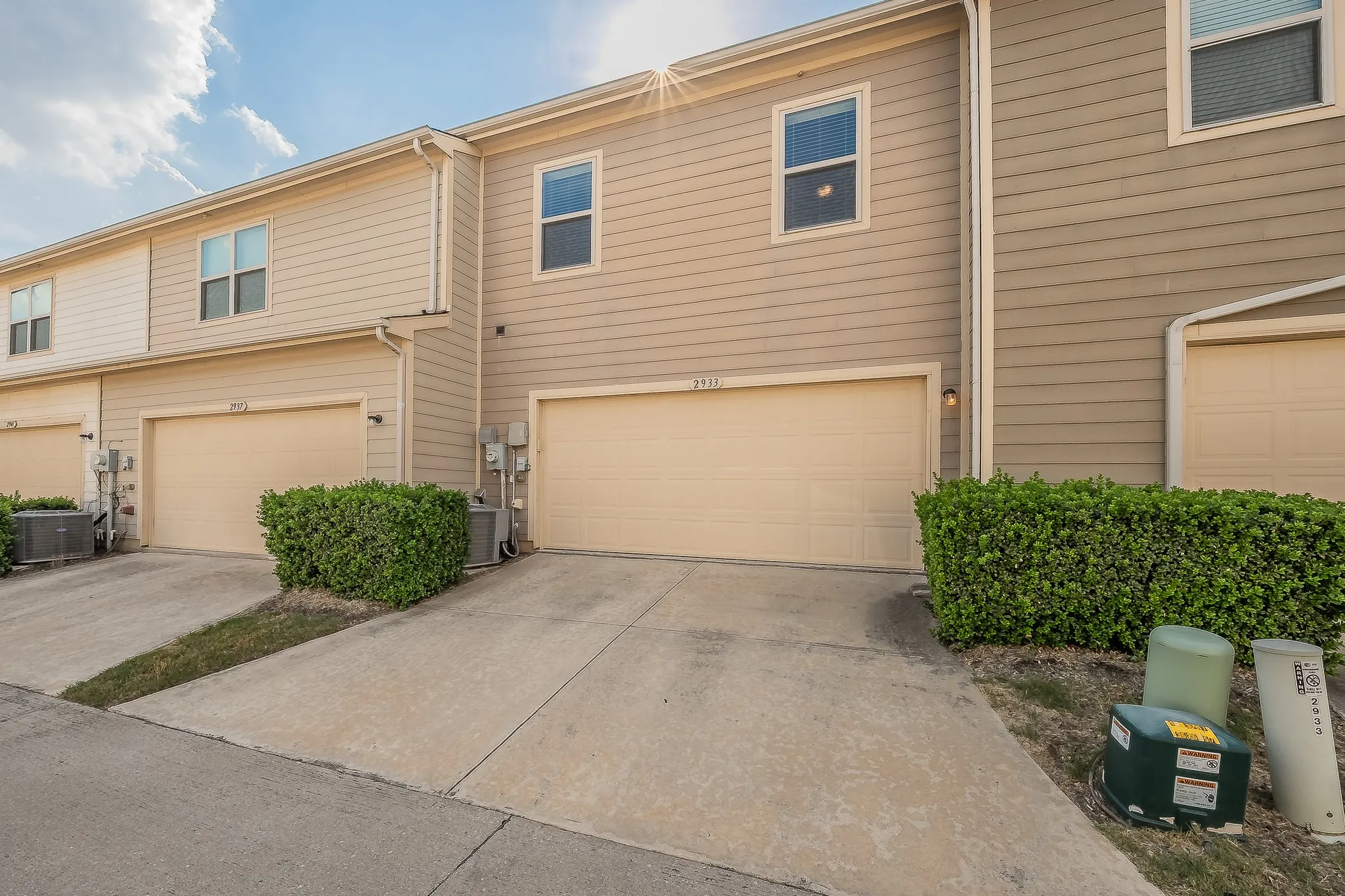 Townhouse For Sale in Tarrant County , 2933 Peyton Brook Drive, Fort Worth, Texas 76137, 3 Bedroom, 3 Bathroom, 2 Garage spaces, 1,491 Sqft, built in 2015, mls#21414160, Real Estate Agent in Fort Worth, Homes For Sale in Tarrant county, Homes For Sale in Fort Worth, Realtor in Fort Worth Texas, Real Estate Brokerage Independent Realty Texas, Luminita Cordes Realtor