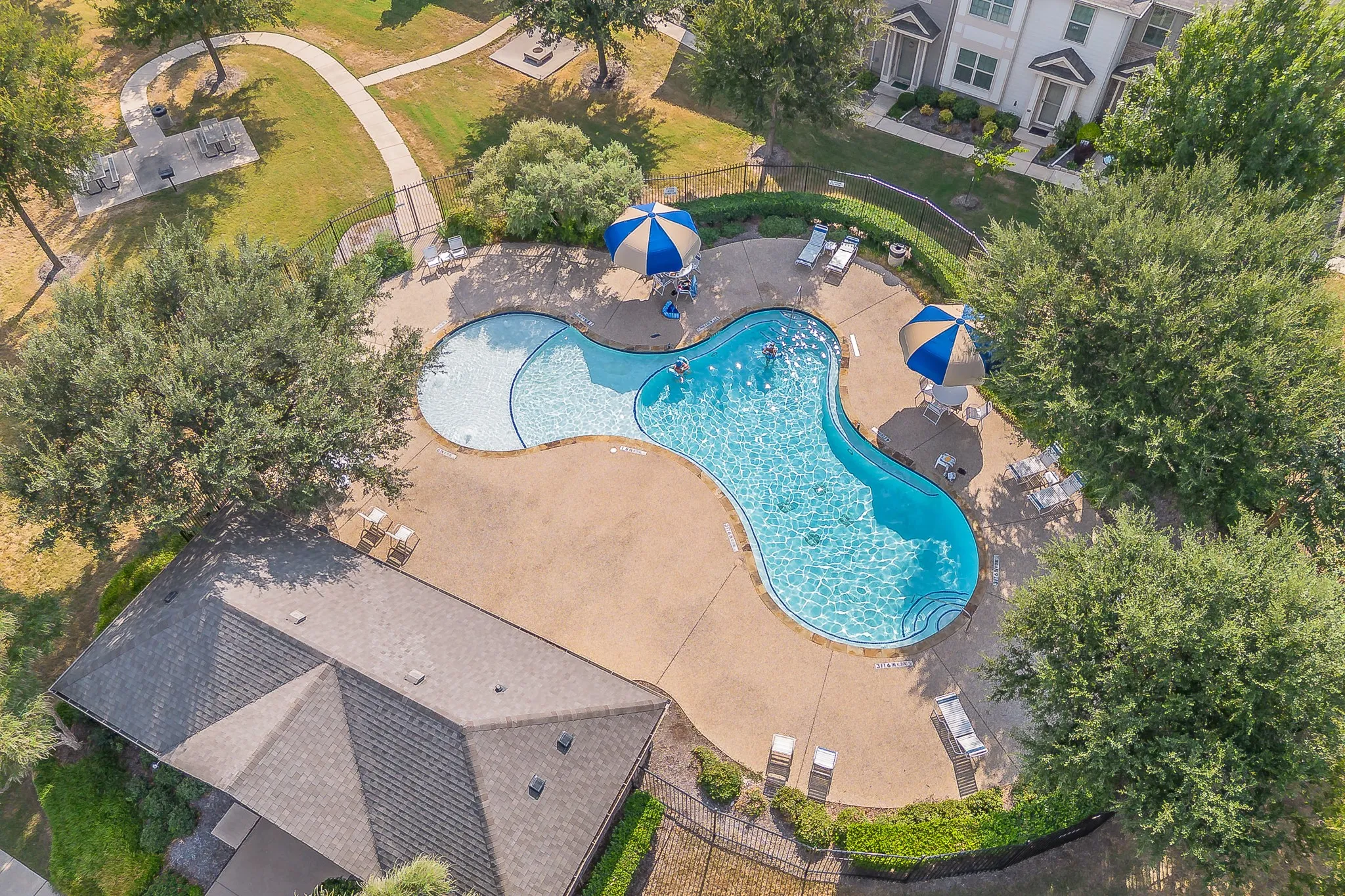 Townhouse For Sale in Tarrant County , 2933 Peyton Brook Drive, Fort Worth, Texas 76137, 3 Bedroom, 3 Bathroom, 2 Garage spaces, 1,491 Sqft, built in 2015, mls#21414160, Real Estate Agent in Fort Worth, Homes For Sale in Tarrant county, Homes For Sale in Fort Worth, Realtor in Fort Worth Texas, Real Estate Brokerage Independent Realty Texas, Luminita Cordes Realtor