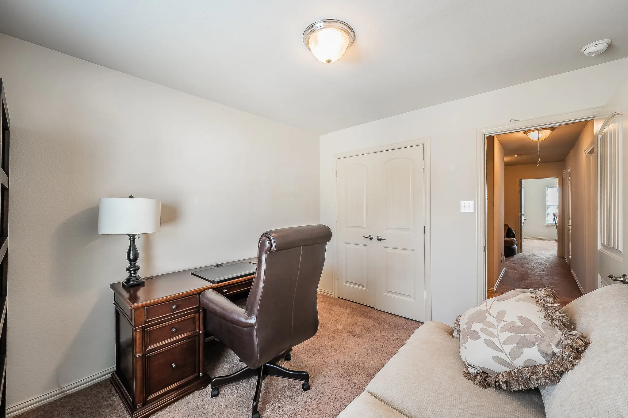 Townhouse For Sale in Tarrant County , 2933 Peyton Brook Drive, Fort Worth, Texas 76137, 3 Bedroom, 3 Bathroom, 2 Garage spaces, 1,491 Sqft, built in 2015, mls#21414160, Real Estate Agent in Fort Worth, Homes For Sale in Tarrant county, Homes For Sale in Fort Worth, Realtor in Fort Worth Texas, Real Estate Brokerage Independent Realty Texas, Luminita Cordes Realtor