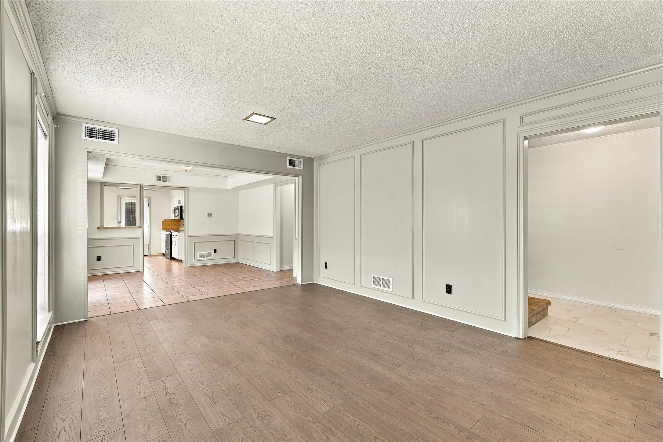 Duplex For Rent in Dallas County , 2145 Willow Place A, Carrollton, Texas 75006, 3 Bedroom, 3 Bathroom, 2 Garage spaces, 1,761 Sqft, built in 1979, mls#21413219, Real Estate Agent in Carrollton, Homes For Rent in Dallas county, Homes For Rent in Carrollton, Realtor in Carrollton Texas, Real Estate Brokerage Independent Realty Texas, Luminita Cordes Realtor