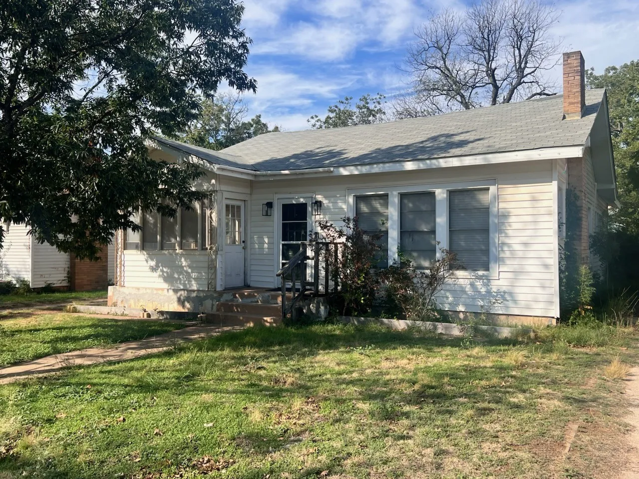 Single Family Residence For Rent in Taylor County , 1242 Jeanette Street, Abilene, Texas 79602, 2 Bedroom, 1 Bathroom, Garage spaces, 1,254 Sqft, built in 1927, mls#21414116, Real Estate Agent in Abilene, Homes For Rent in Taylor county, Homes For Rent in Abilene, Realtor in Abilene Texas, Real Estate Brokerage Independent Realty Texas, Luminita Cordes Realtor