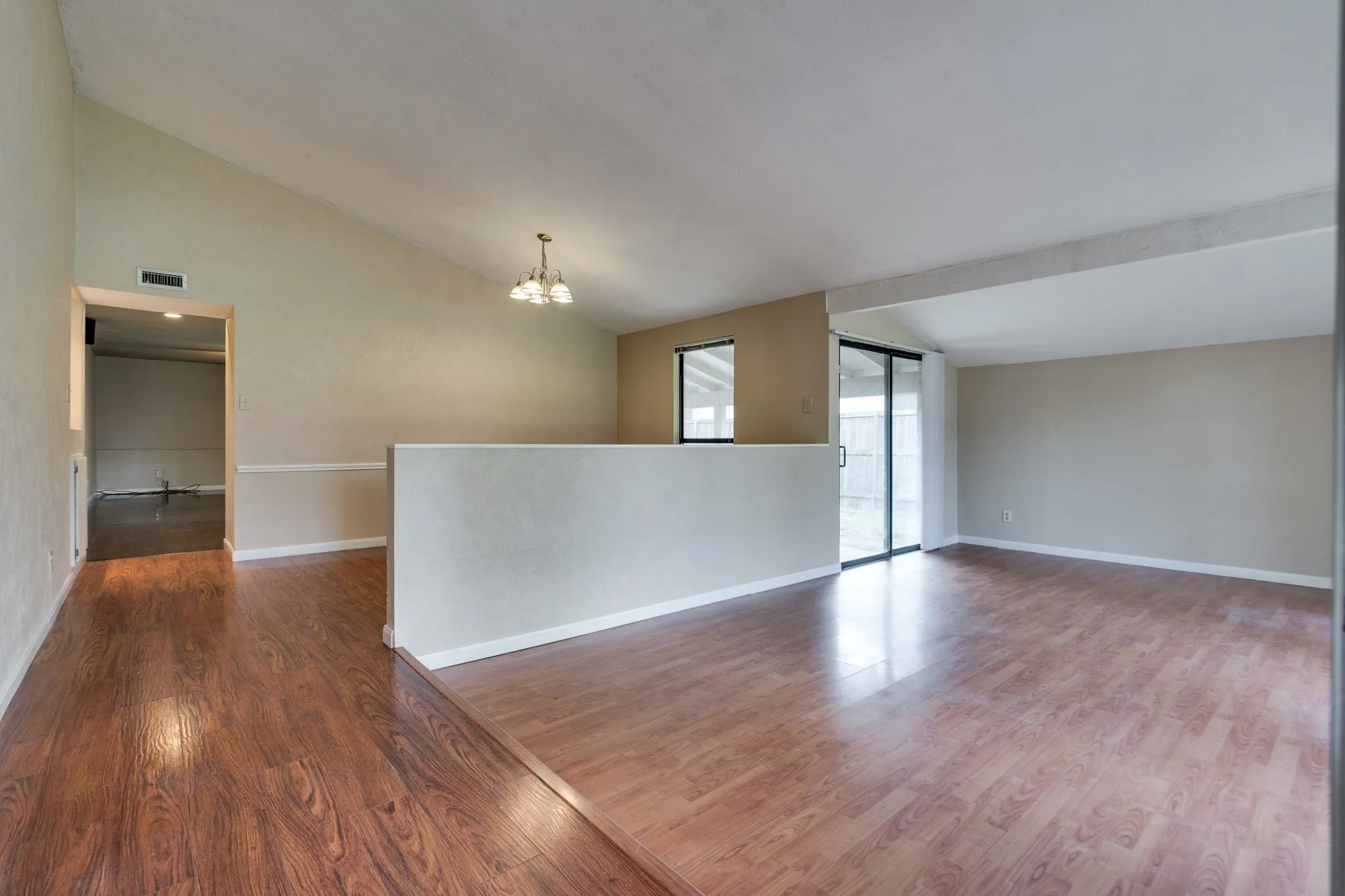 Single Family Residence For Rent in Dallas County , 216 Park Meadow Way, Coppell, Texas 75019, 3 Bedroom, 2 Bathroom, 2 Garage spaces, 1,963 Sqft, built in 1979, mls#21414185, Real Estate Agent in Coppell, Homes For Rent in Dallas county, Homes For Rent in Coppell, Realtor in Coppell Texas, Real Estate Brokerage Independent Realty Texas, Luminita Cordes Realtor