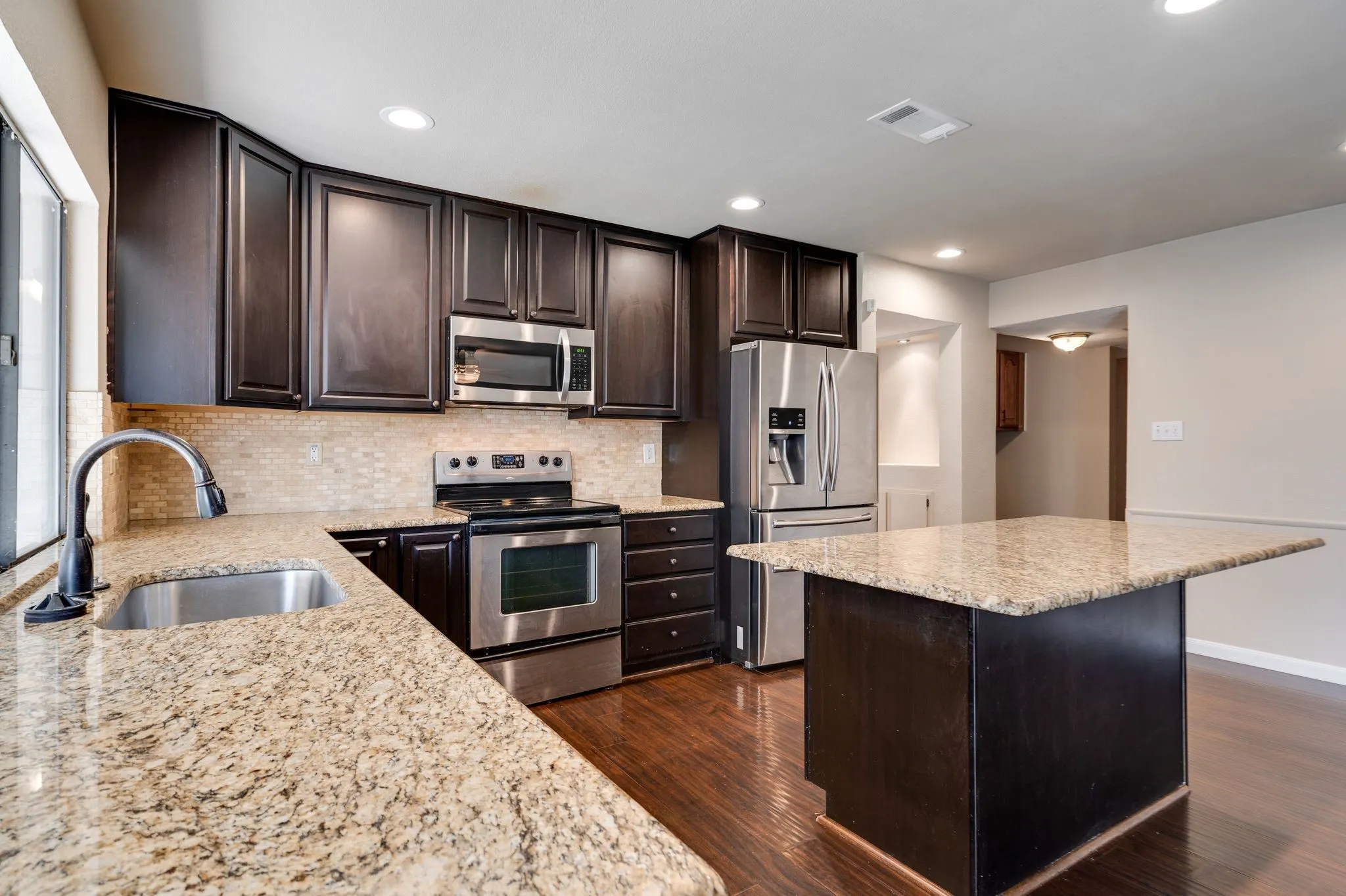 Single Family Residence For Rent in Dallas County , 216 Park Meadow Way, Coppell, Texas 75019, 3 Bedroom, 2 Bathroom, 2 Garage spaces, 1,963 Sqft, built in 1979, mls#21414185, Real Estate Agent in Coppell, Homes For Rent in Dallas county, Homes For Rent in Coppell, Realtor in Coppell Texas, Real Estate Brokerage Independent Realty Texas, Luminita Cordes Realtor